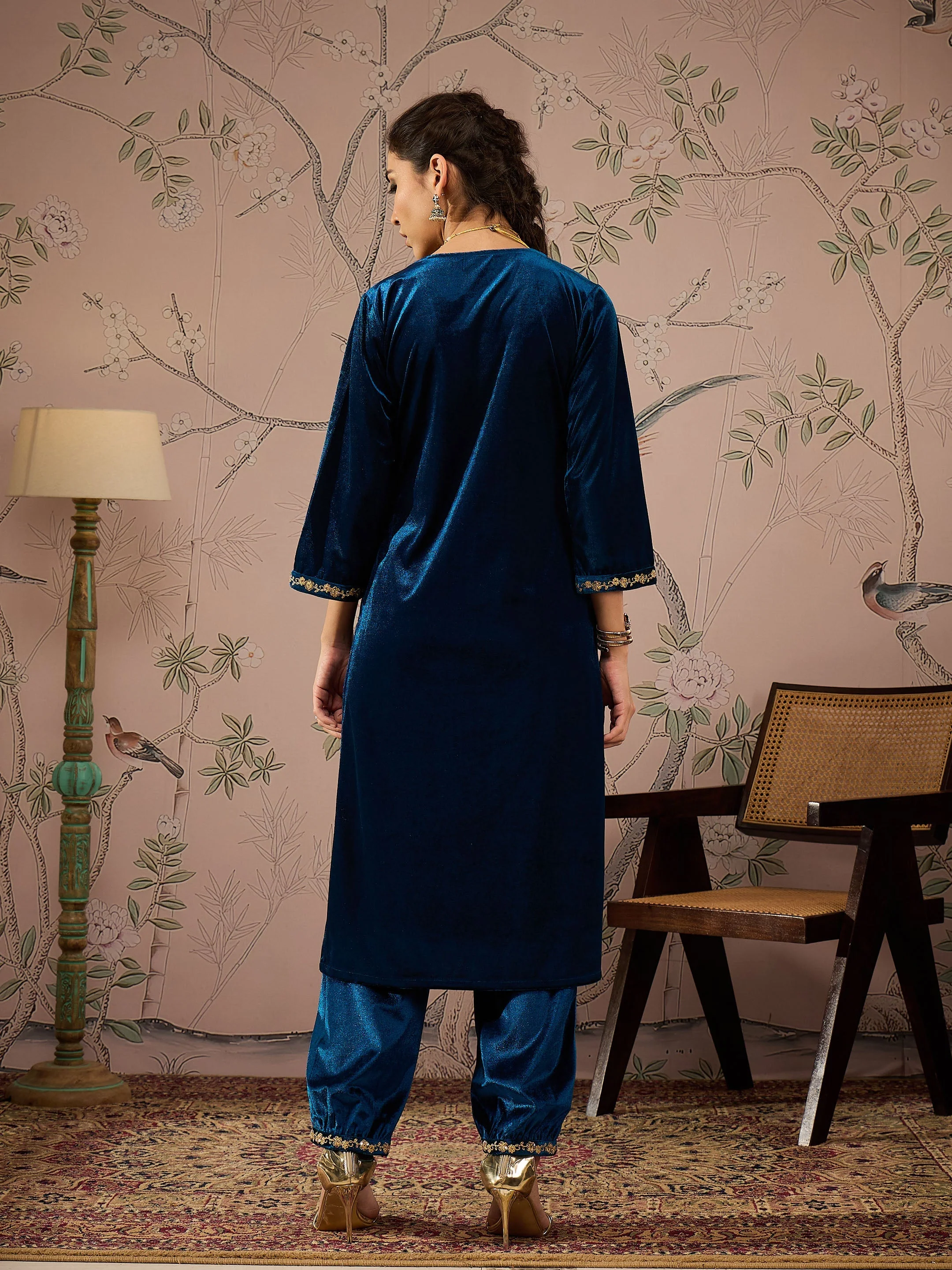 Women Teal Velvet Glass Neck Front Embroidered Kurta - Image 5