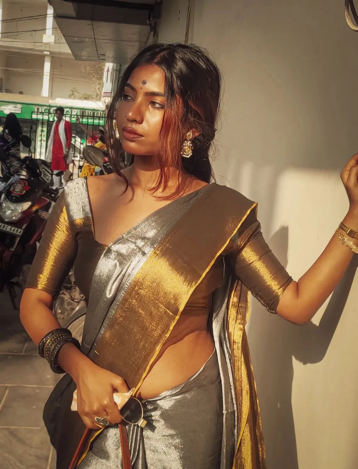 Women Tissue Mul Cottton Saree - Image 3