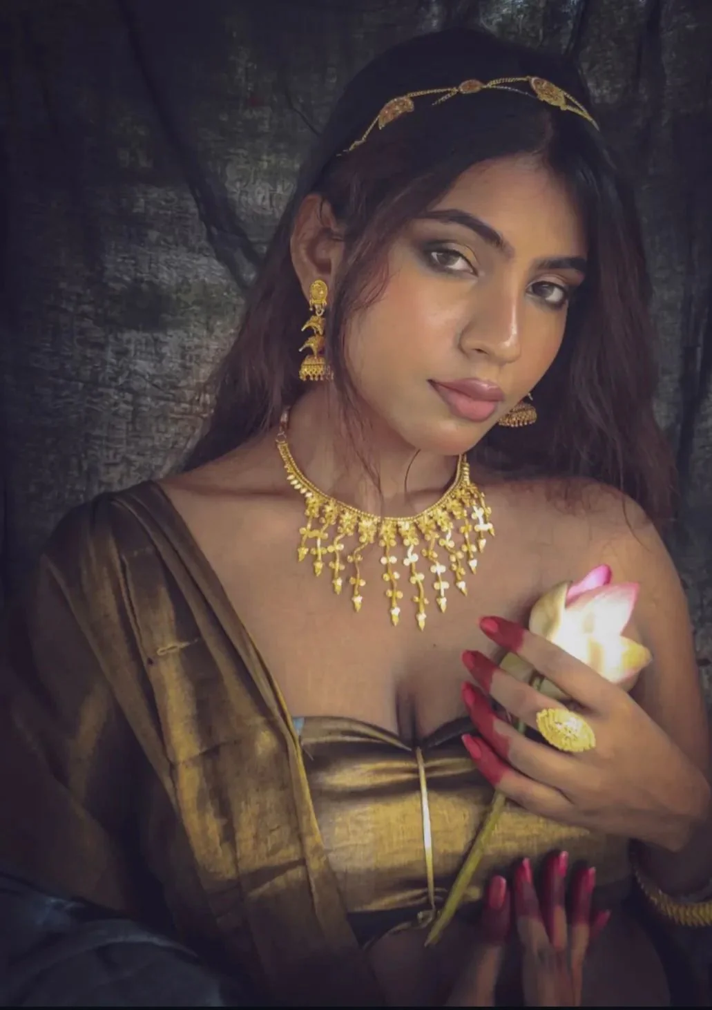 Women Tissue Mul Cottton Saree - Image 6