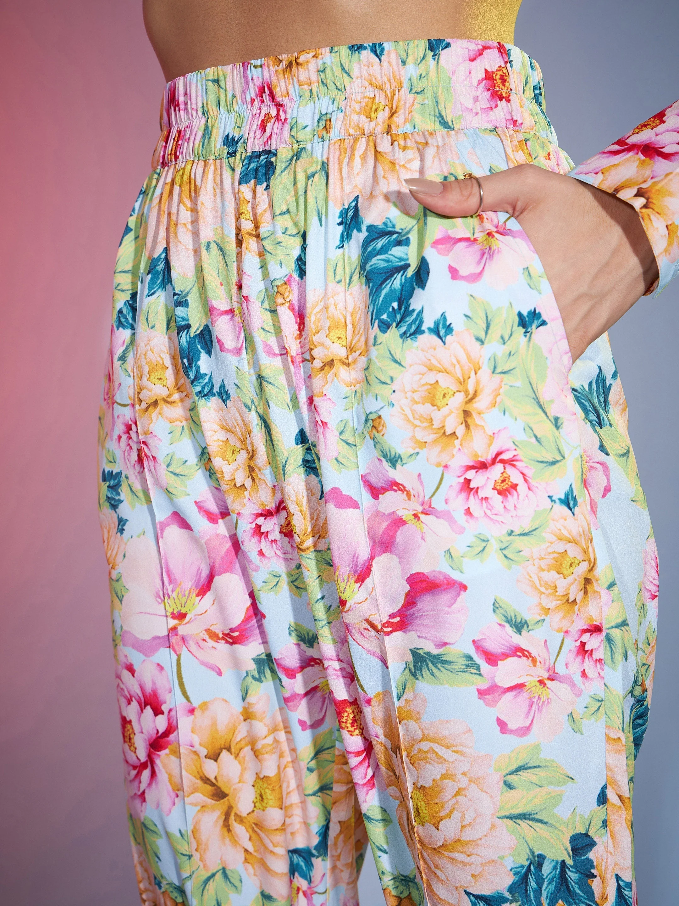 Women Turquoise Floral Oversized Shirt With Tapered Pants - Image 5