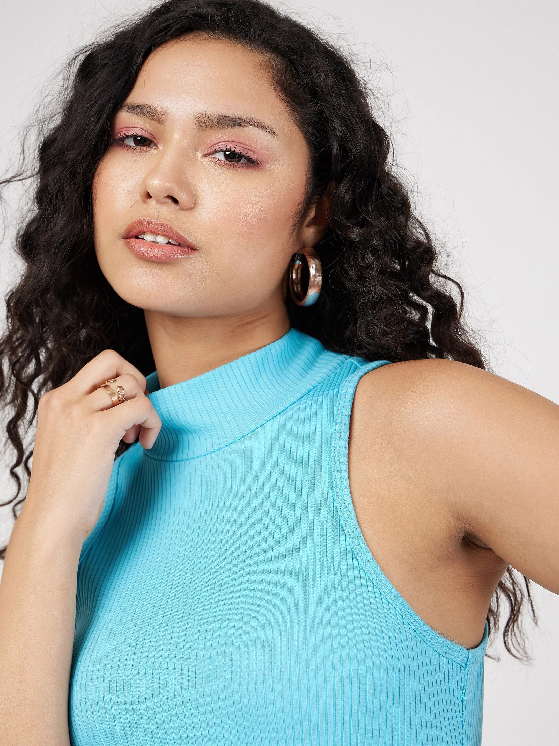Women Turquoise Rib Turtle Neck Sleeveless Top - Image 4
