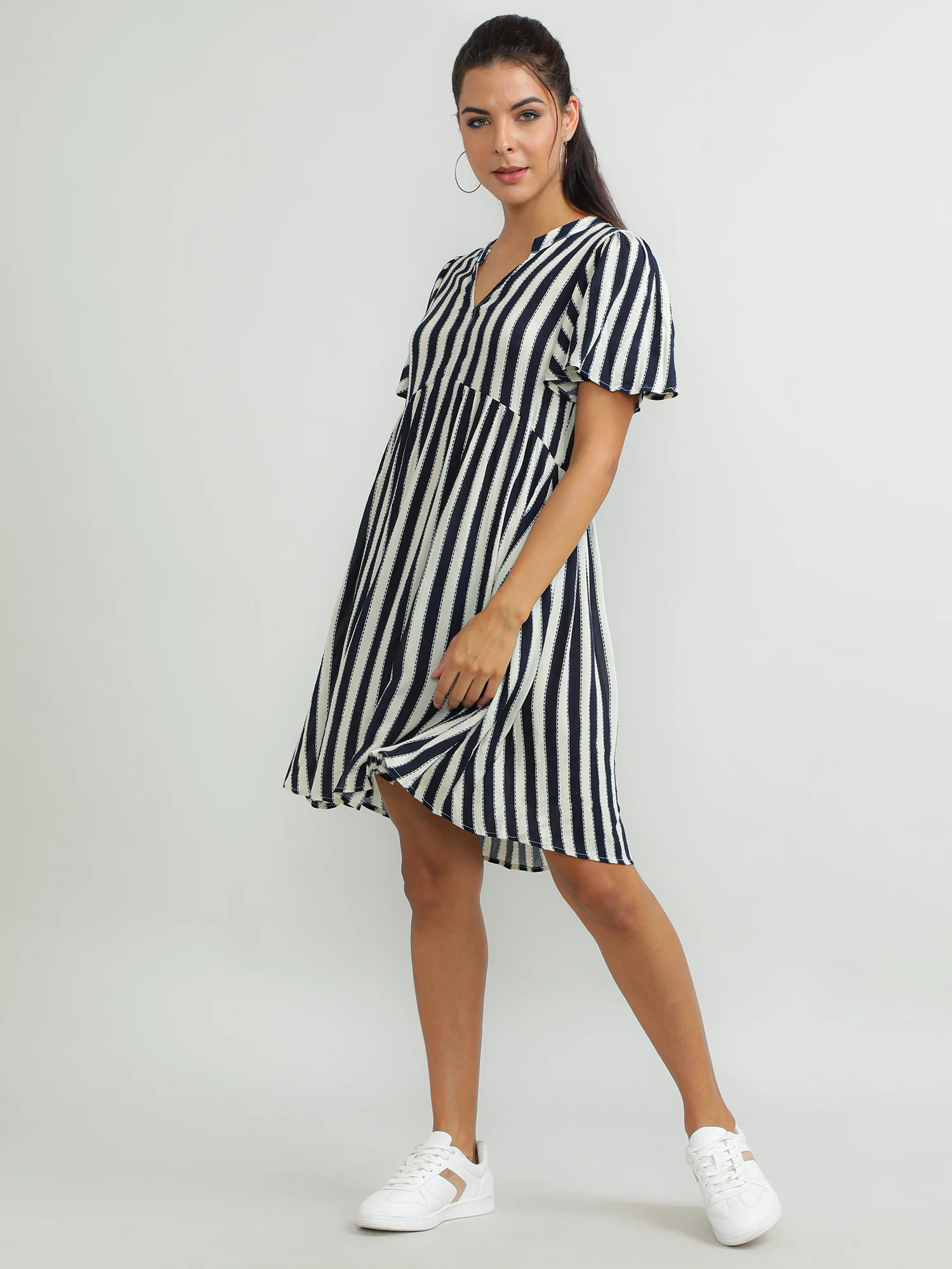 Women Viscose Black Glamorous Dress - Image 3