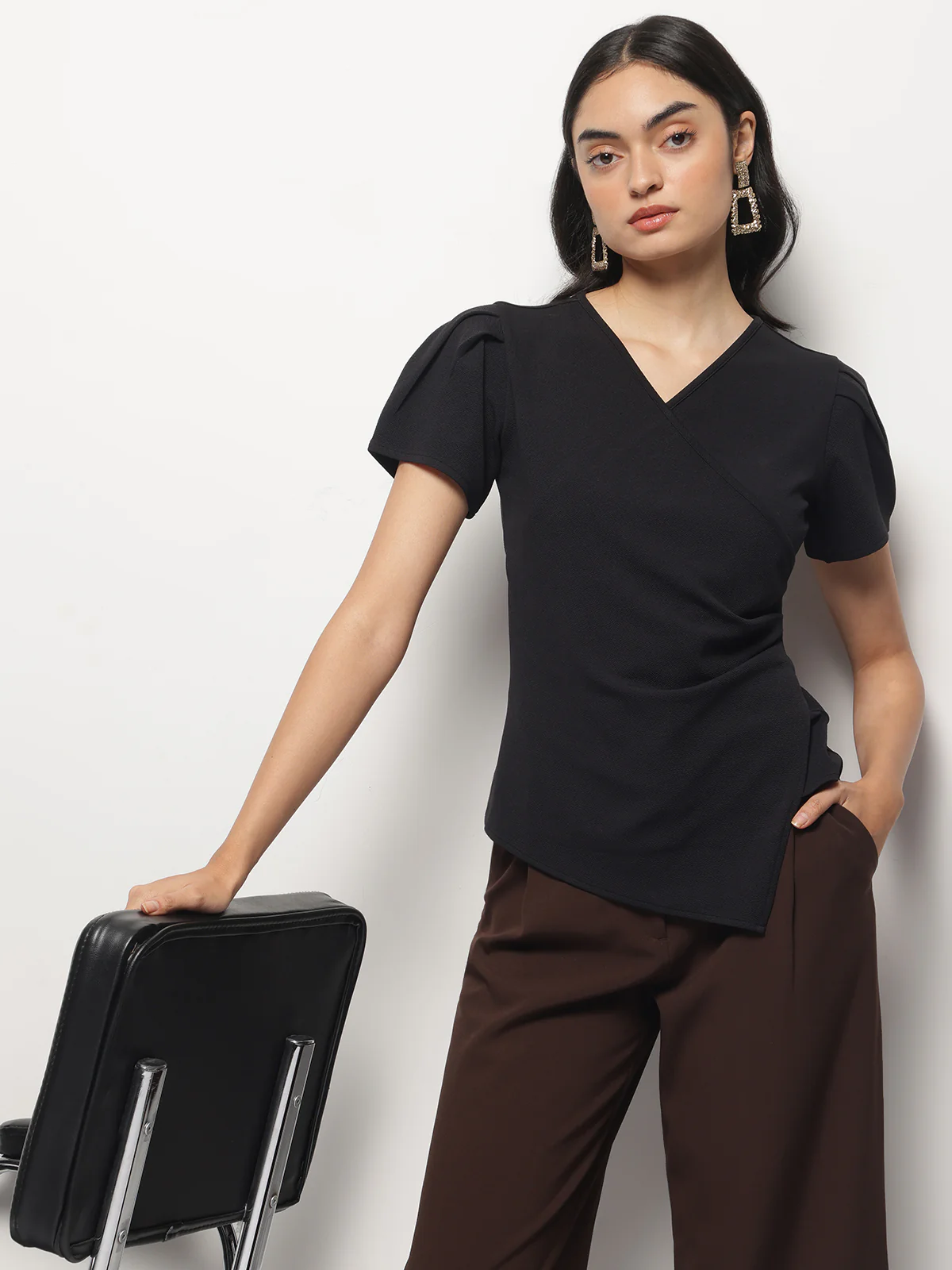 Women Waist Pleated and Asymmetrical Hem Fitted Shirt Sleeves Top - Image 3