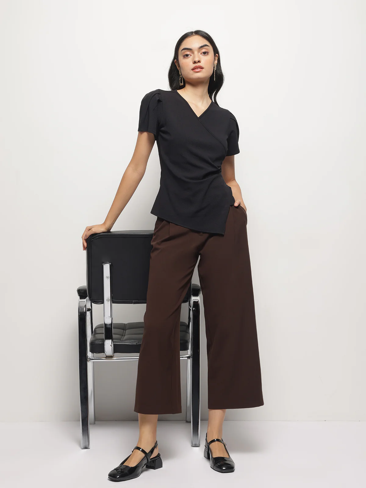 Women Waist Pleated and Asymmetrical Hem Fitted Shirt Sleeves Top - Image 4