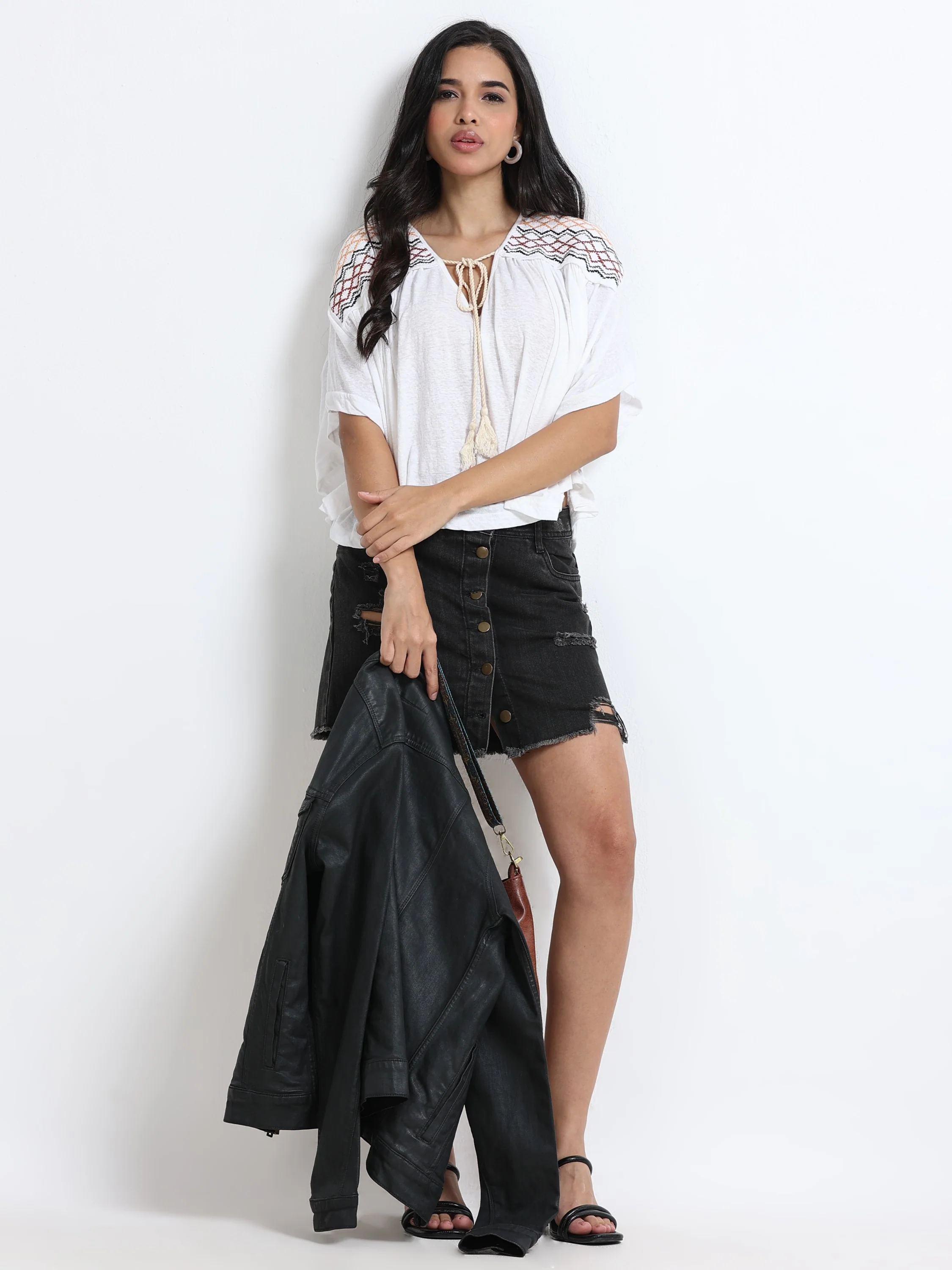Women Trim Tassel Tie V-Neck Embroidery Top - Image 7