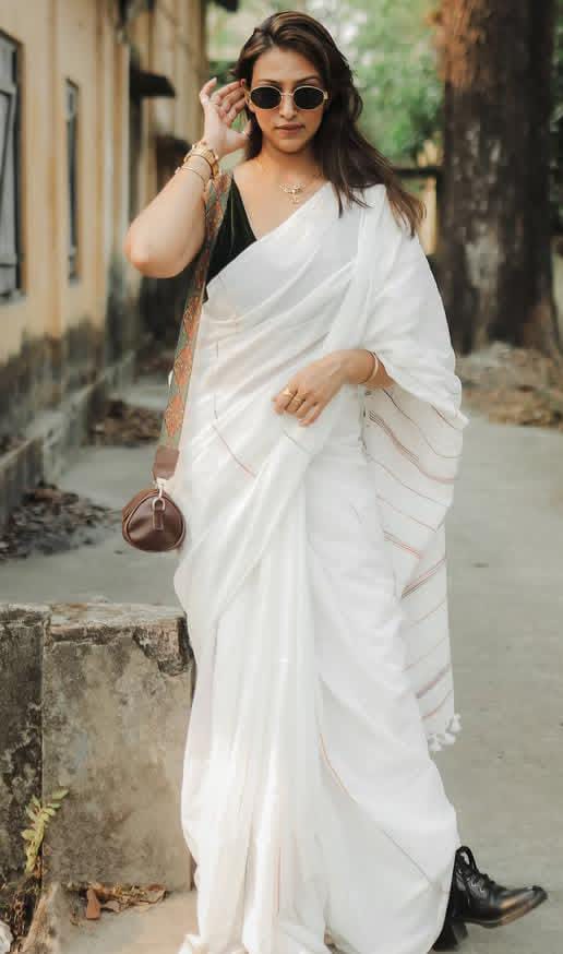 Women White Cotton Check Pallu Saree - Image 3