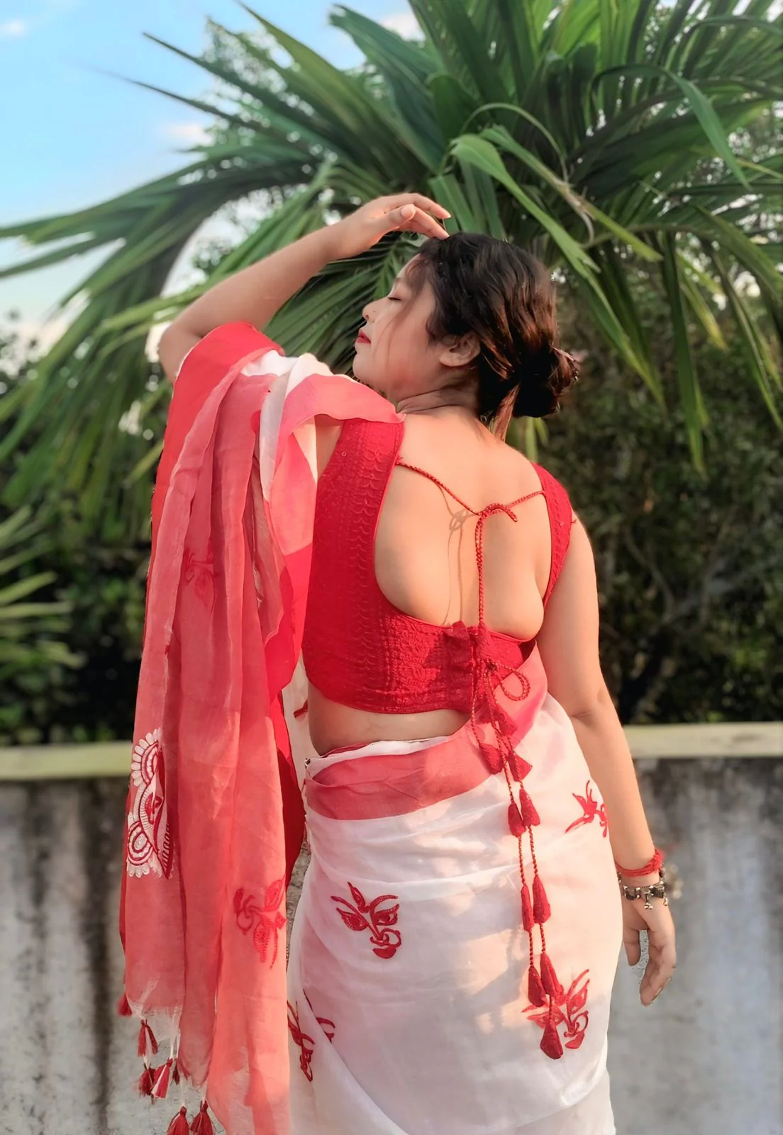 Women White Cotton Silk Saree - Image 3