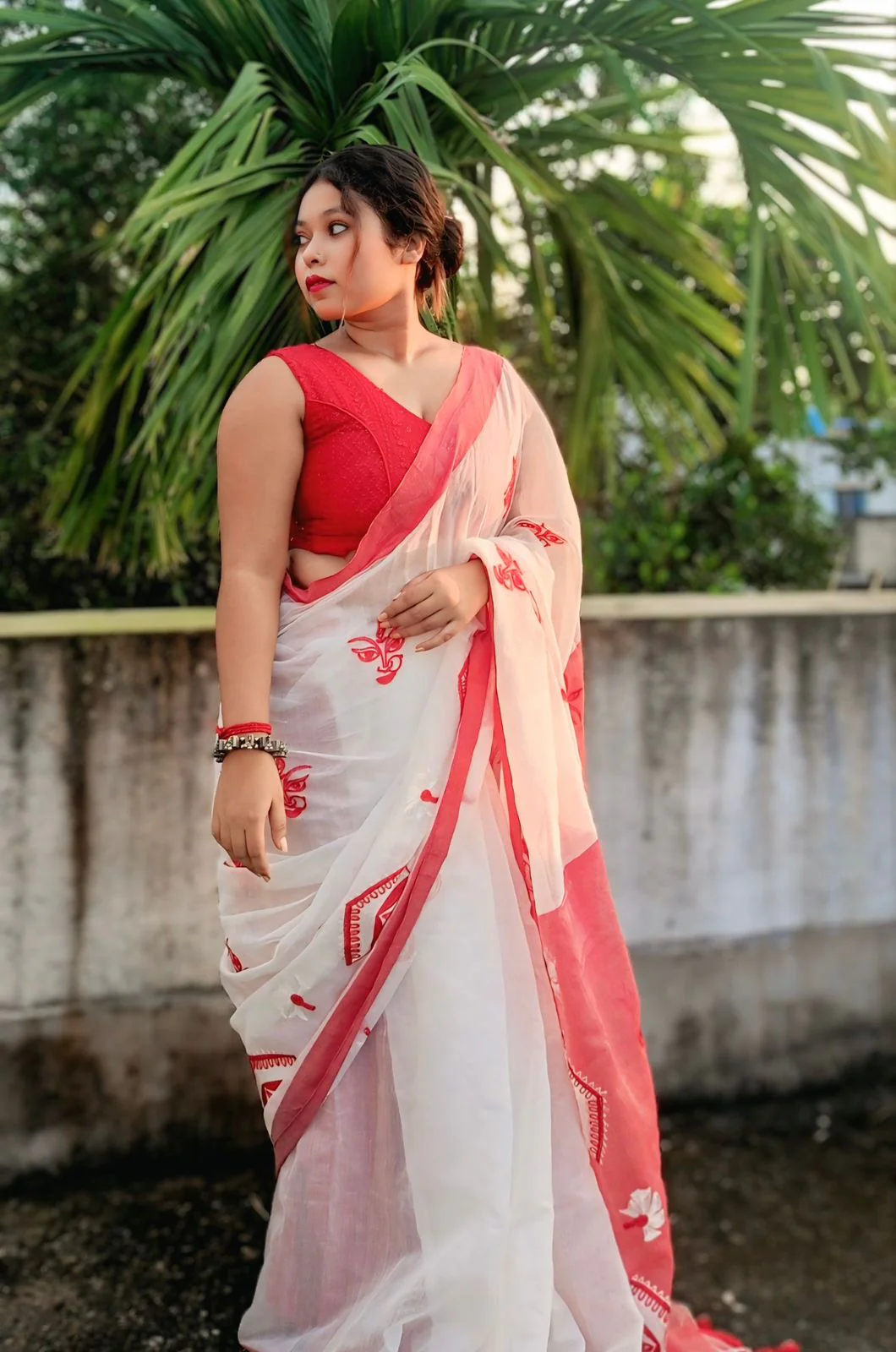 Women White Cotton Silk Saree - Image 4