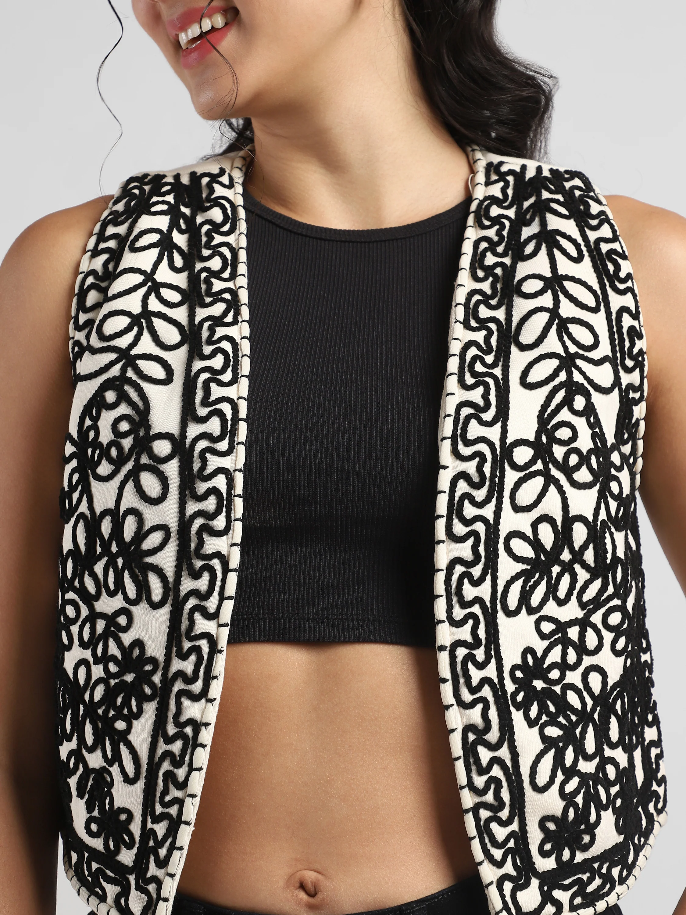 Women White Embroidered Vest Jacket - Image 3