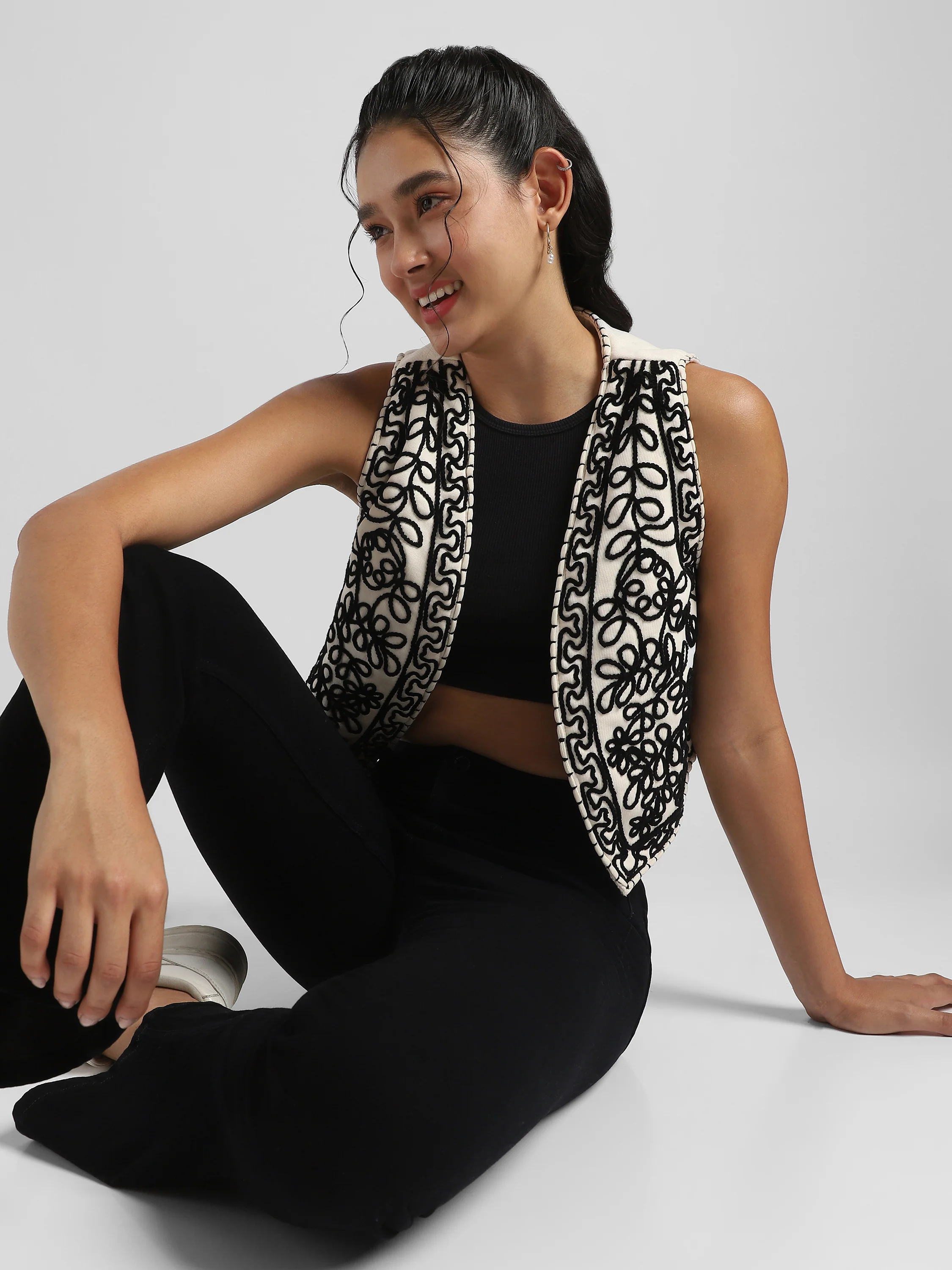Women White Embroidered Vest Jacket - Image 7