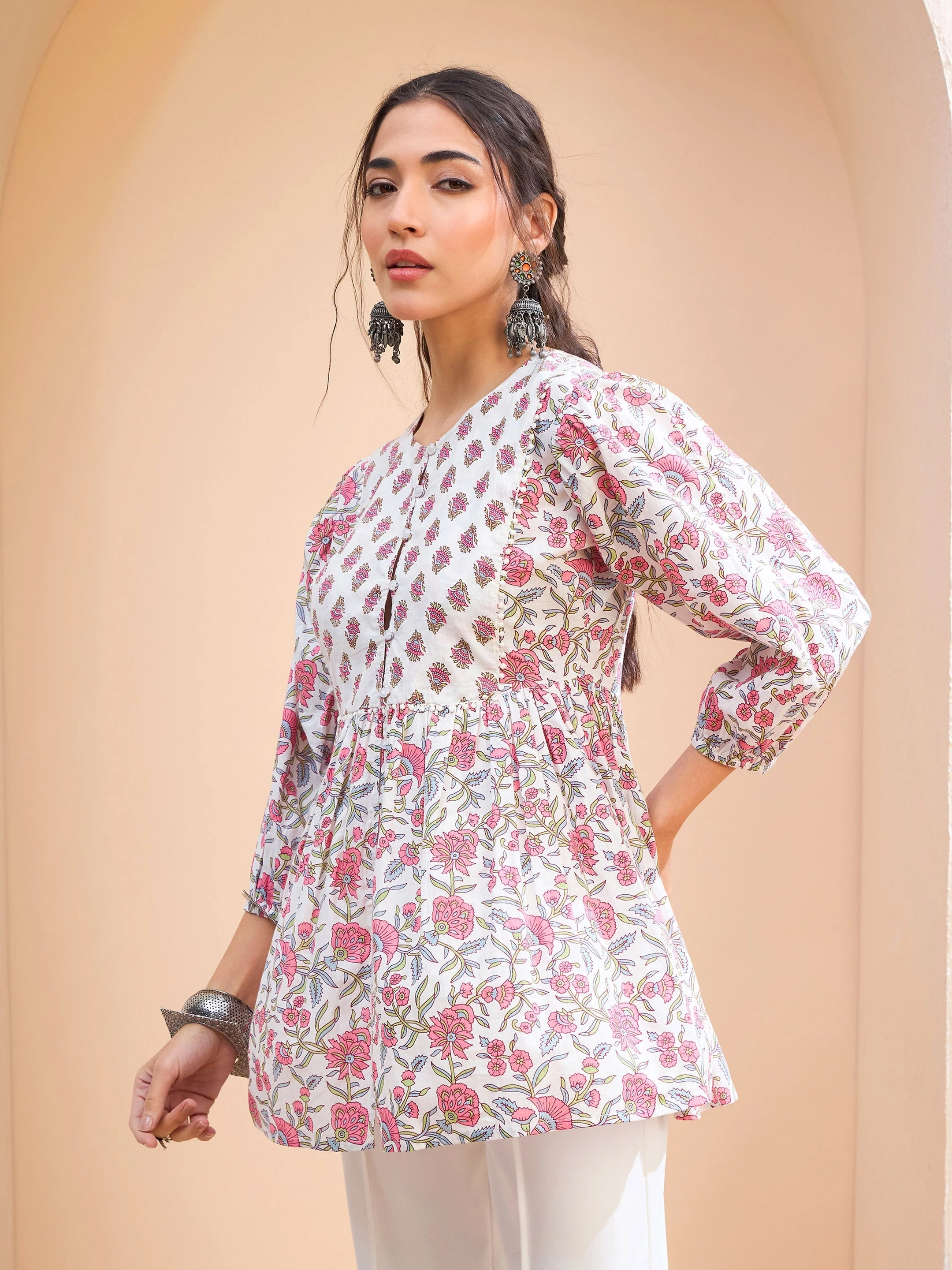 Women White Floral Buttonned Lace Neck Gathered Kurti - Image 3
