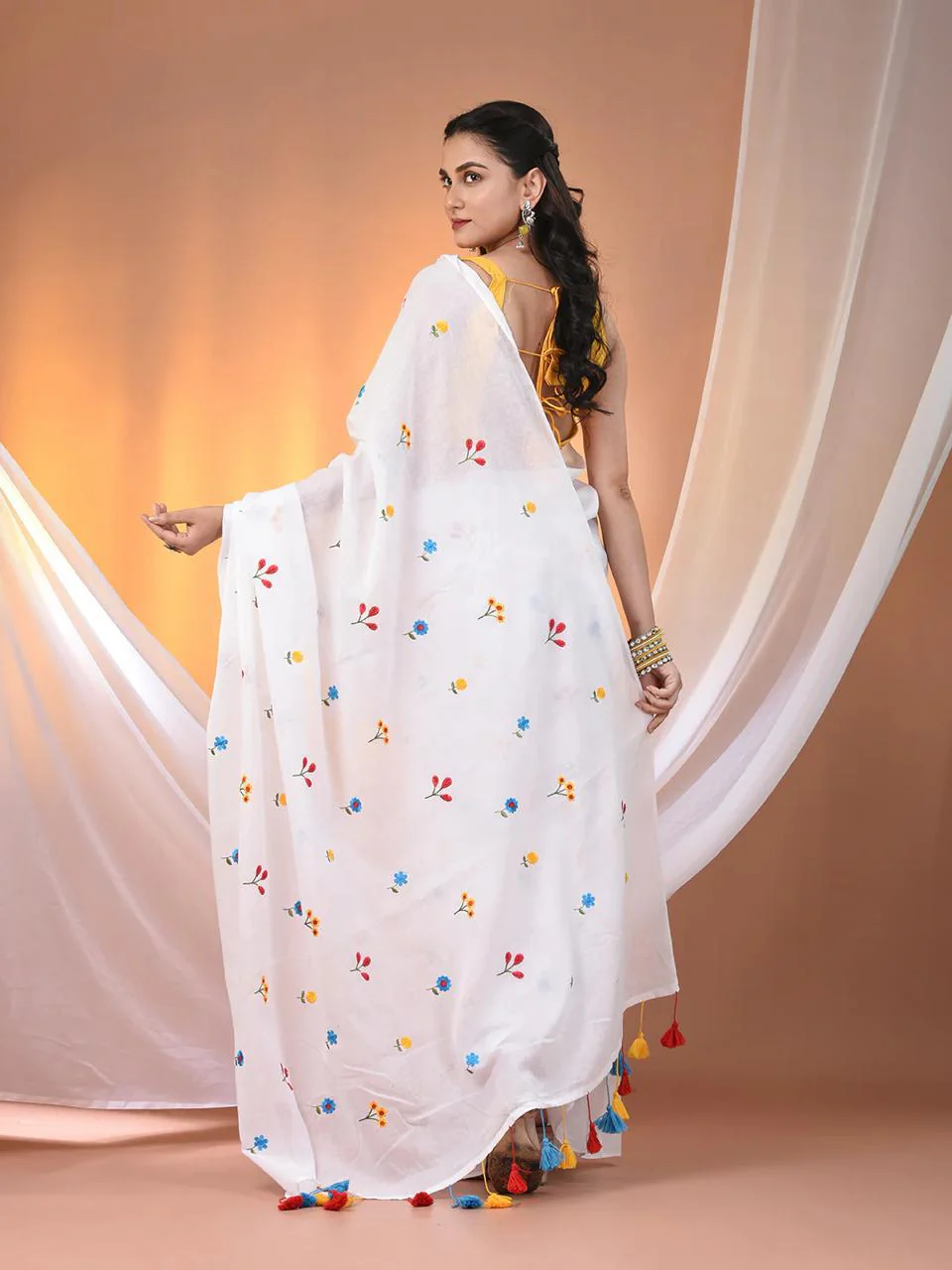 Women White Floral Cotton Saree - Image 4