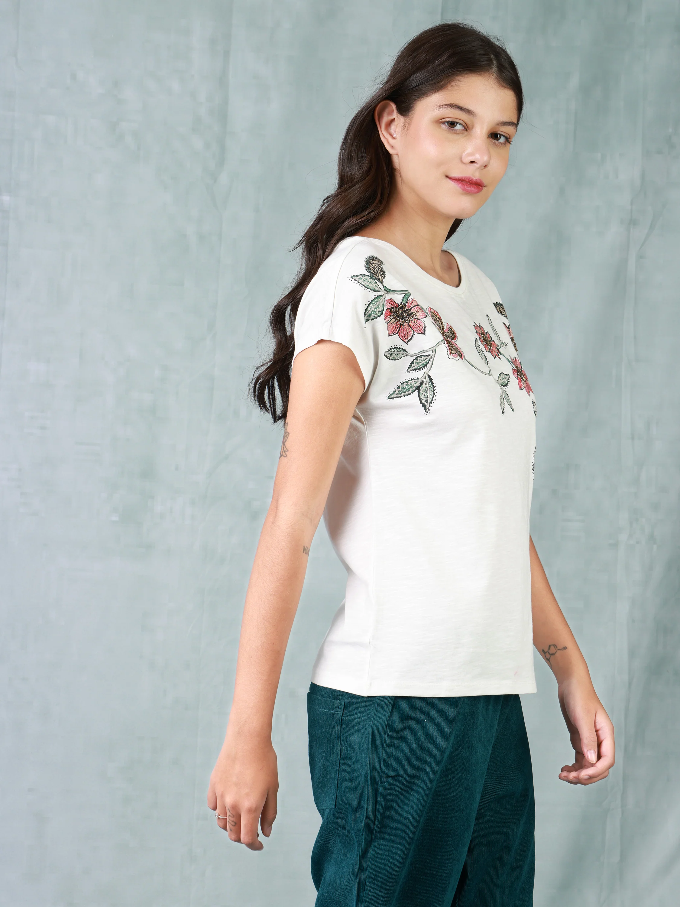 Women White Floral Printed Organic Cotton T-shirt - Image 4