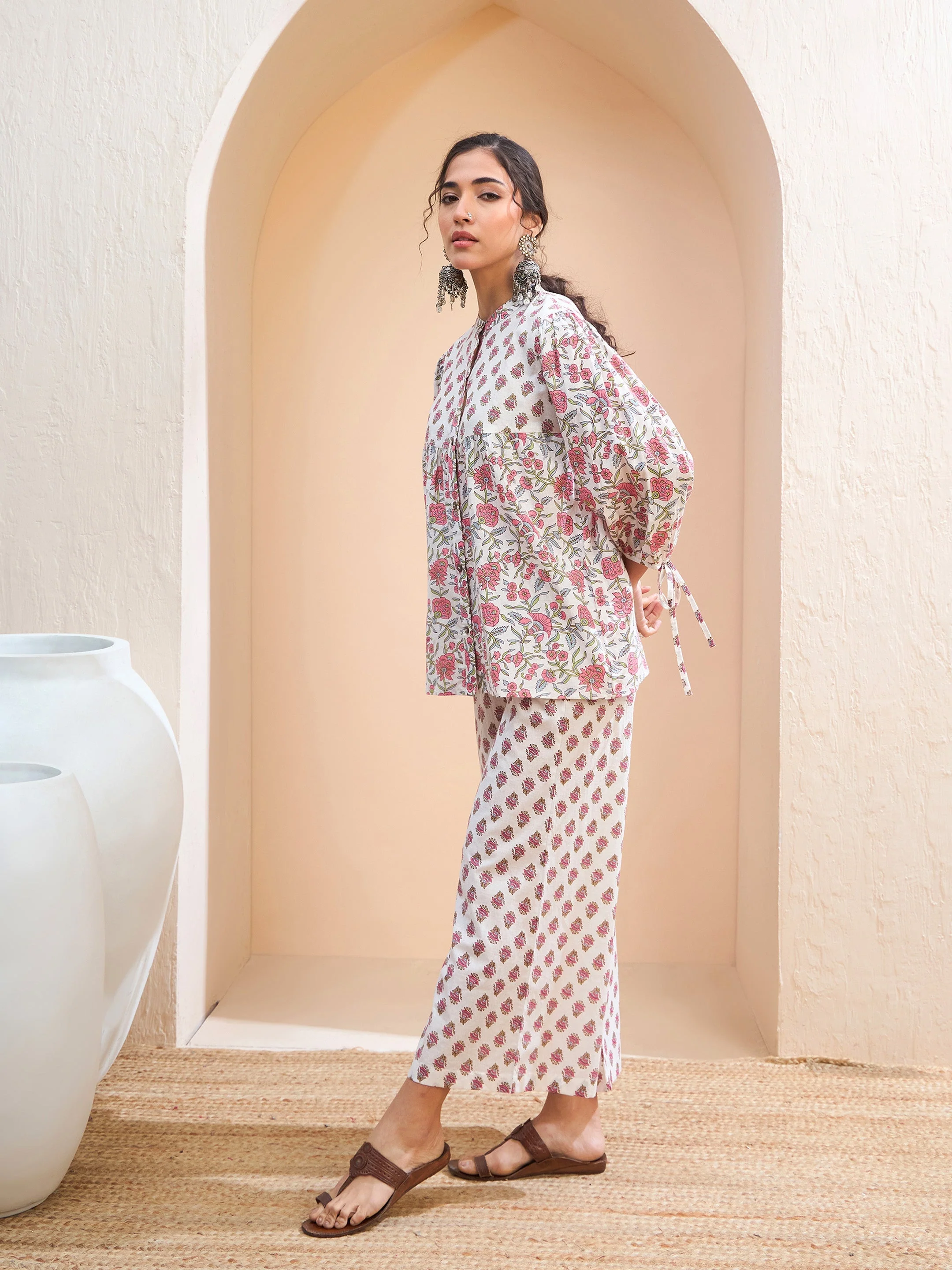 Women White Floral Sleeve Knot Buttonned Kurti - Image 3
