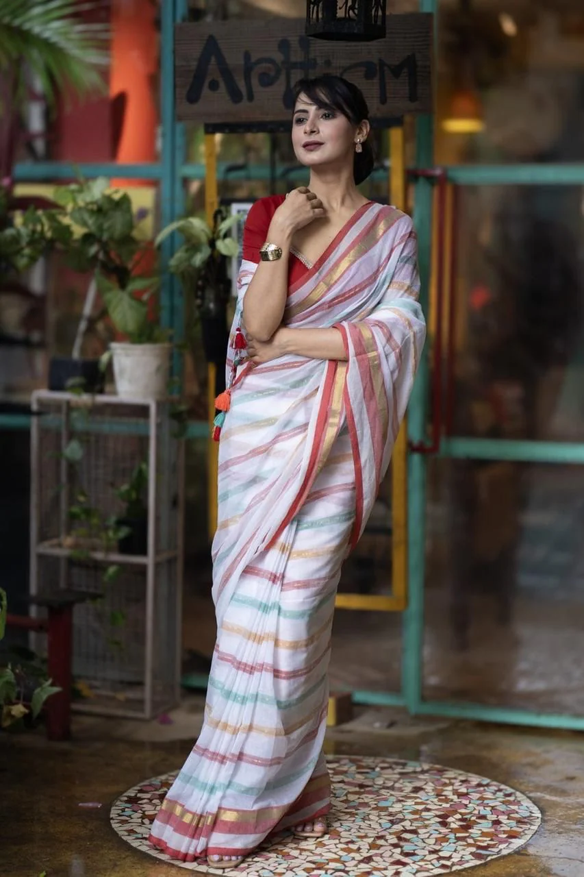 Women White Mul Cotton Stripes Saree - Image 2