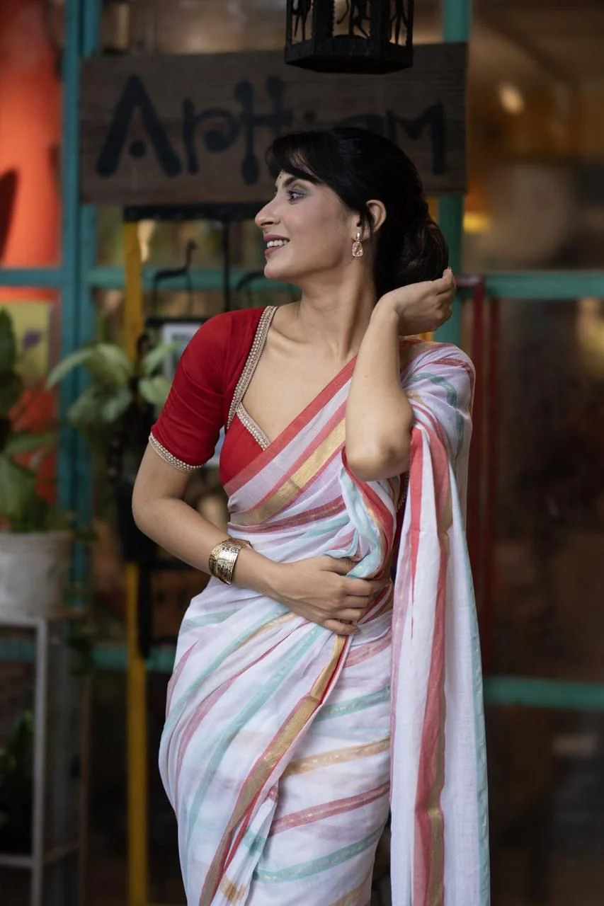 Women White Mul Cotton Stripes Saree - Image 4