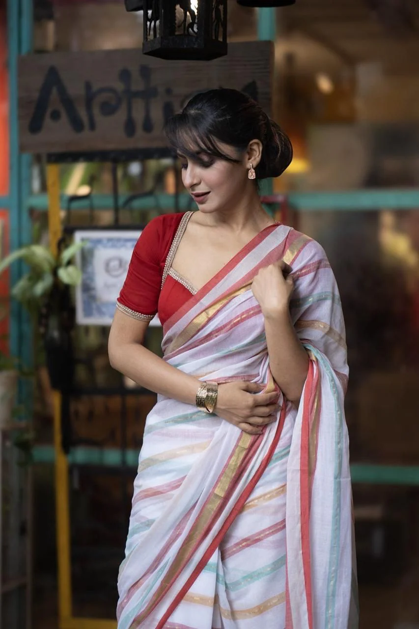 Women White Mul Cotton Stripes Saree - Image 5