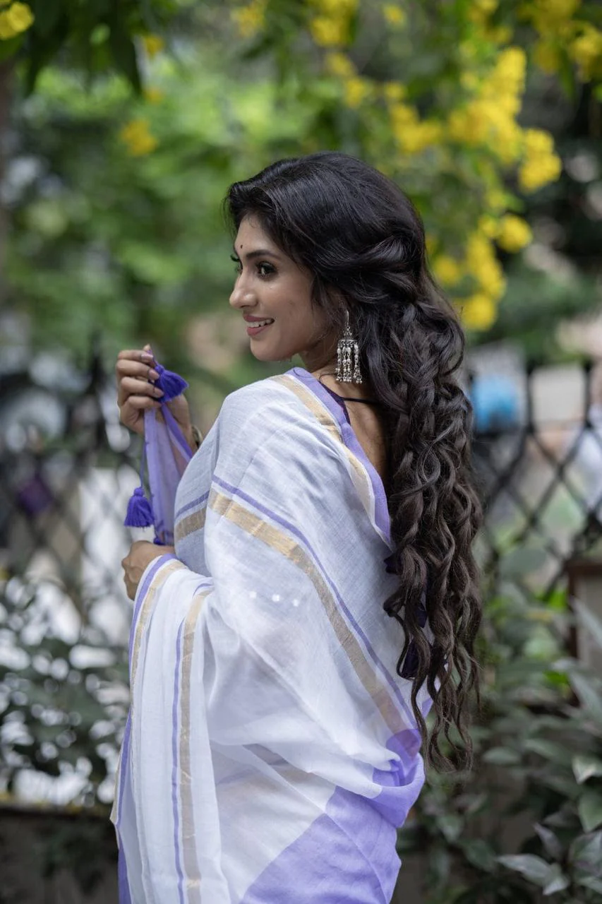 Women White Mul Cotton Zari Border Saree - Image 4