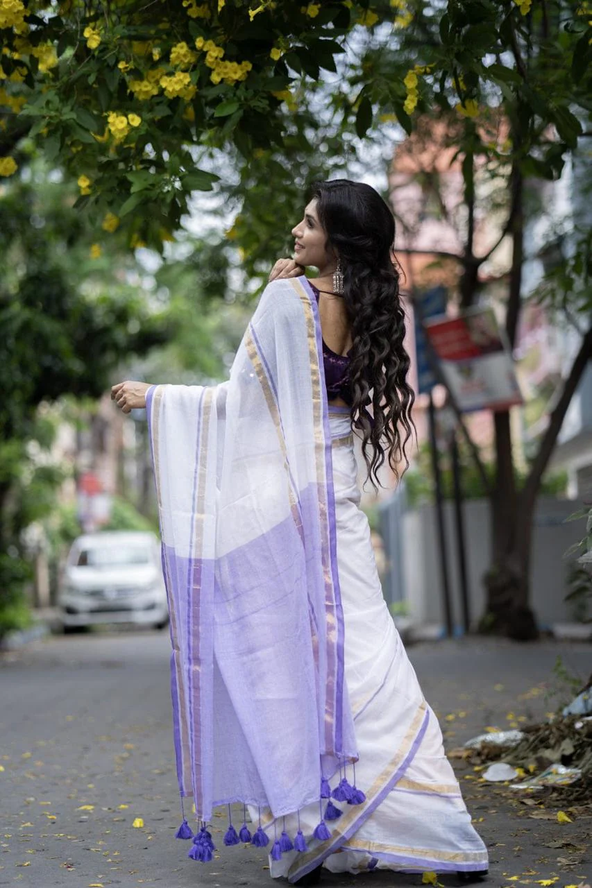 Women White Mul Cotton Zari Border Saree - Image 5