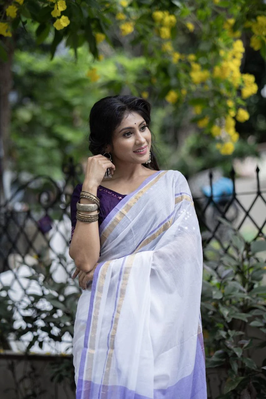 Women White Mul Cotton Zari Border Saree - Image 6