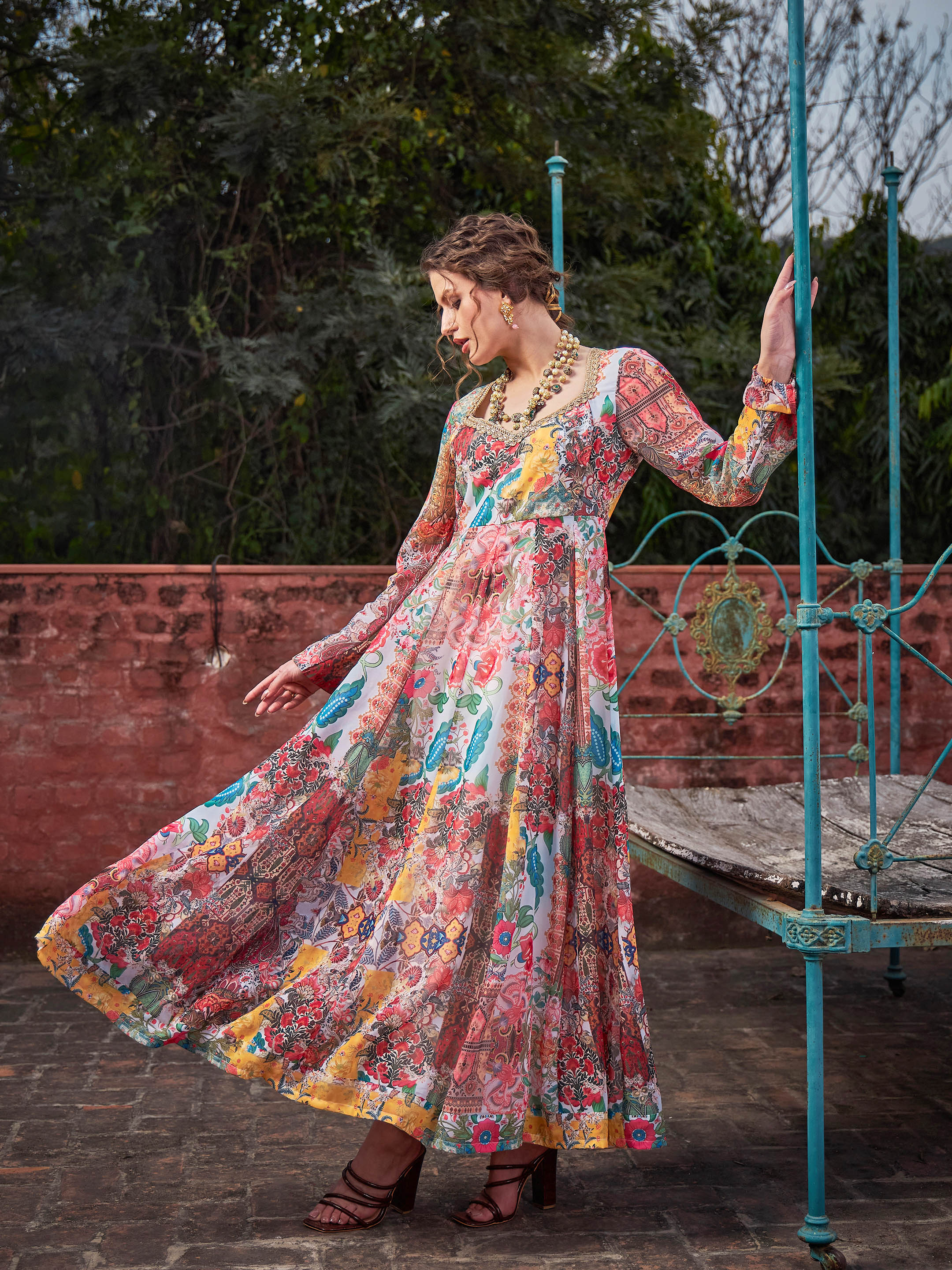 Women White Multi Floral Sweetheart Neck Anarkali Kurta - Image 3