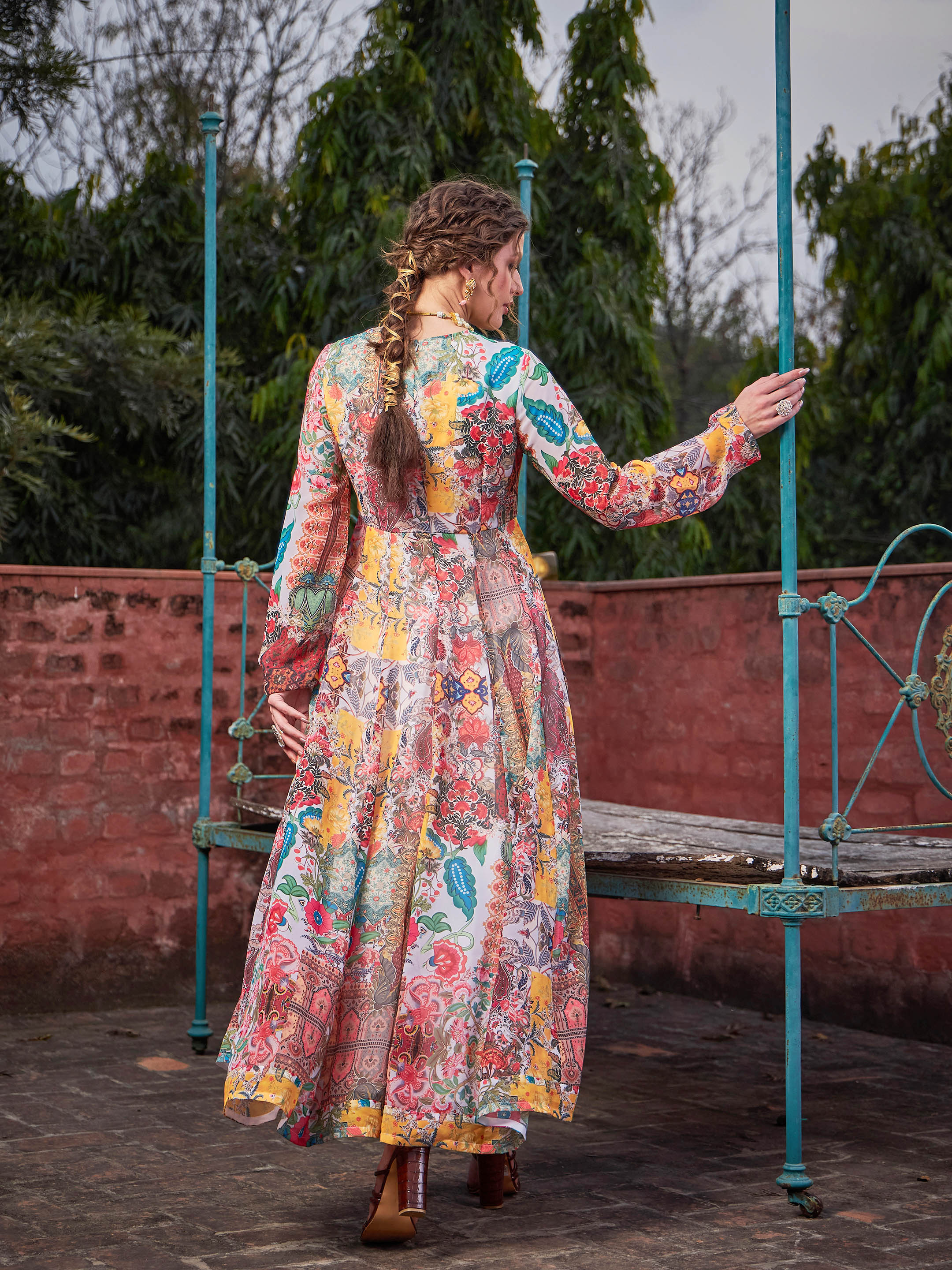 Women White Multi Floral Sweetheart Neck Anarkali Kurta - Image 5