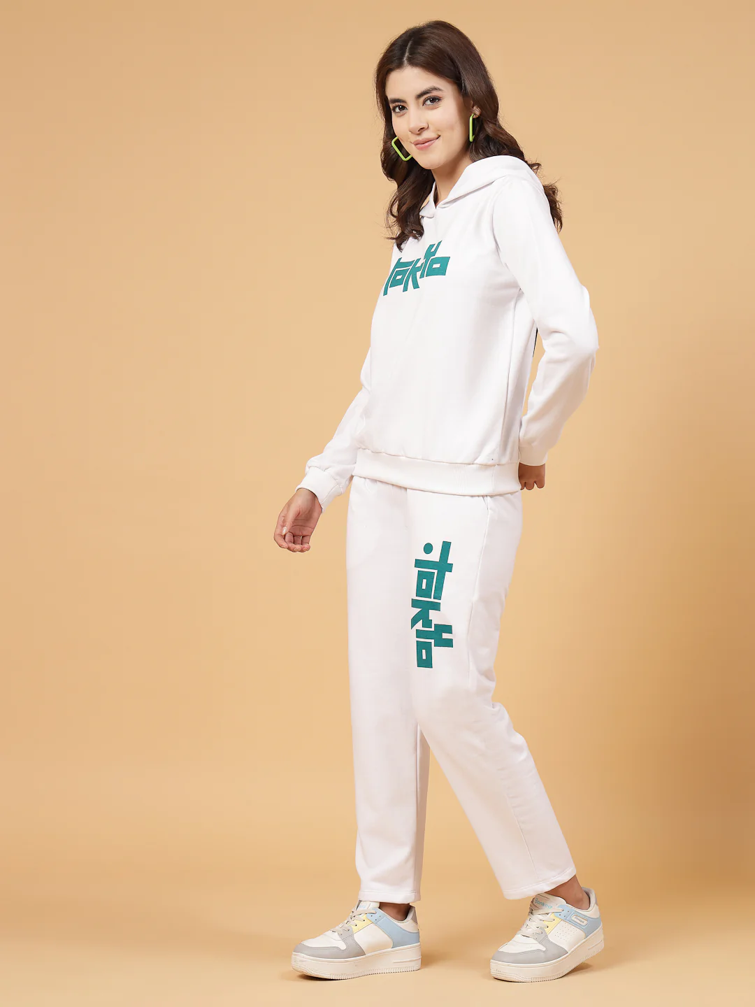 Women White Oversized co-ords - Image 5