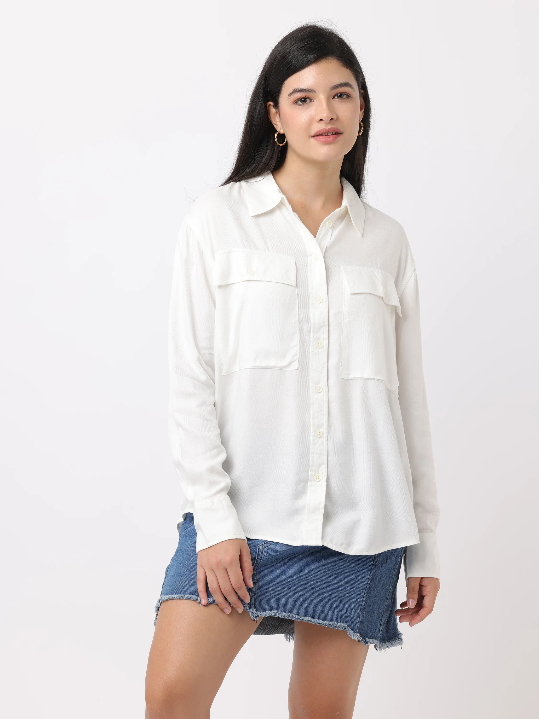Women White Oversized shirt with pockets - Image 3