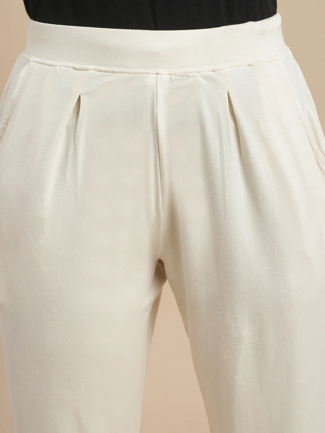 Women White Pencil Fit Pants - Image 3