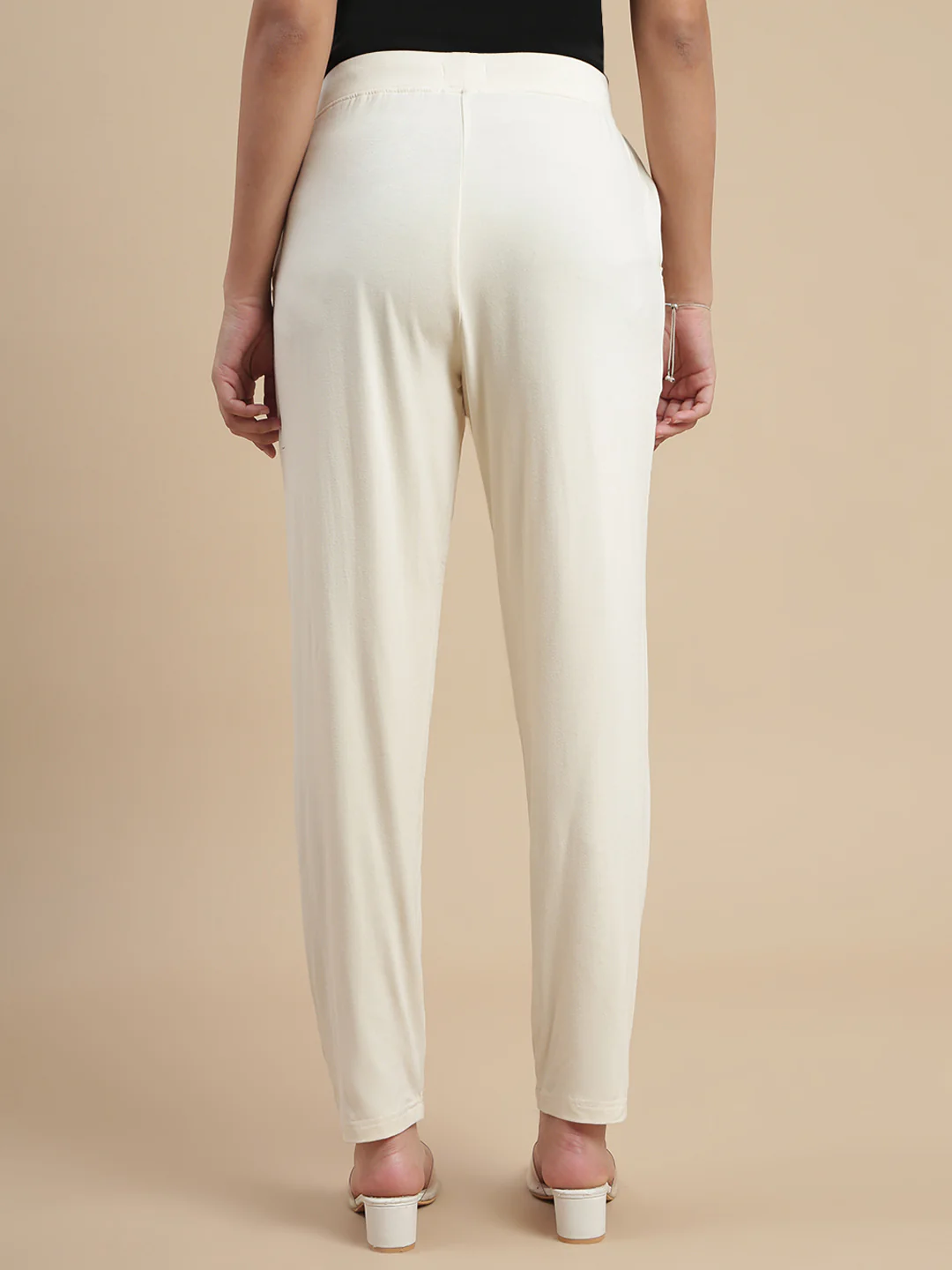 Women White Pencil Fit Pants - Image 4