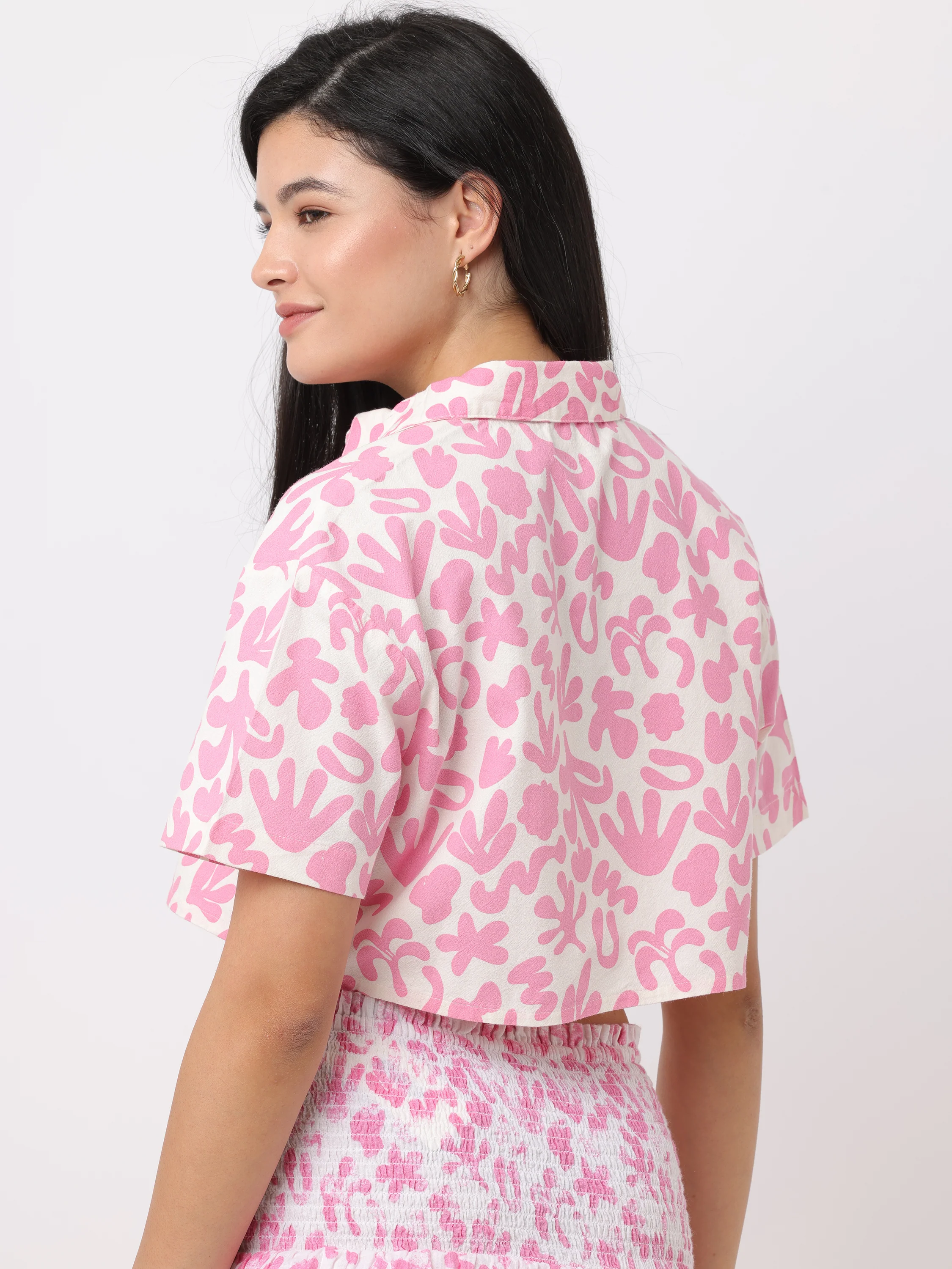 Women Pink Abstract Crop Shirt - Image 4