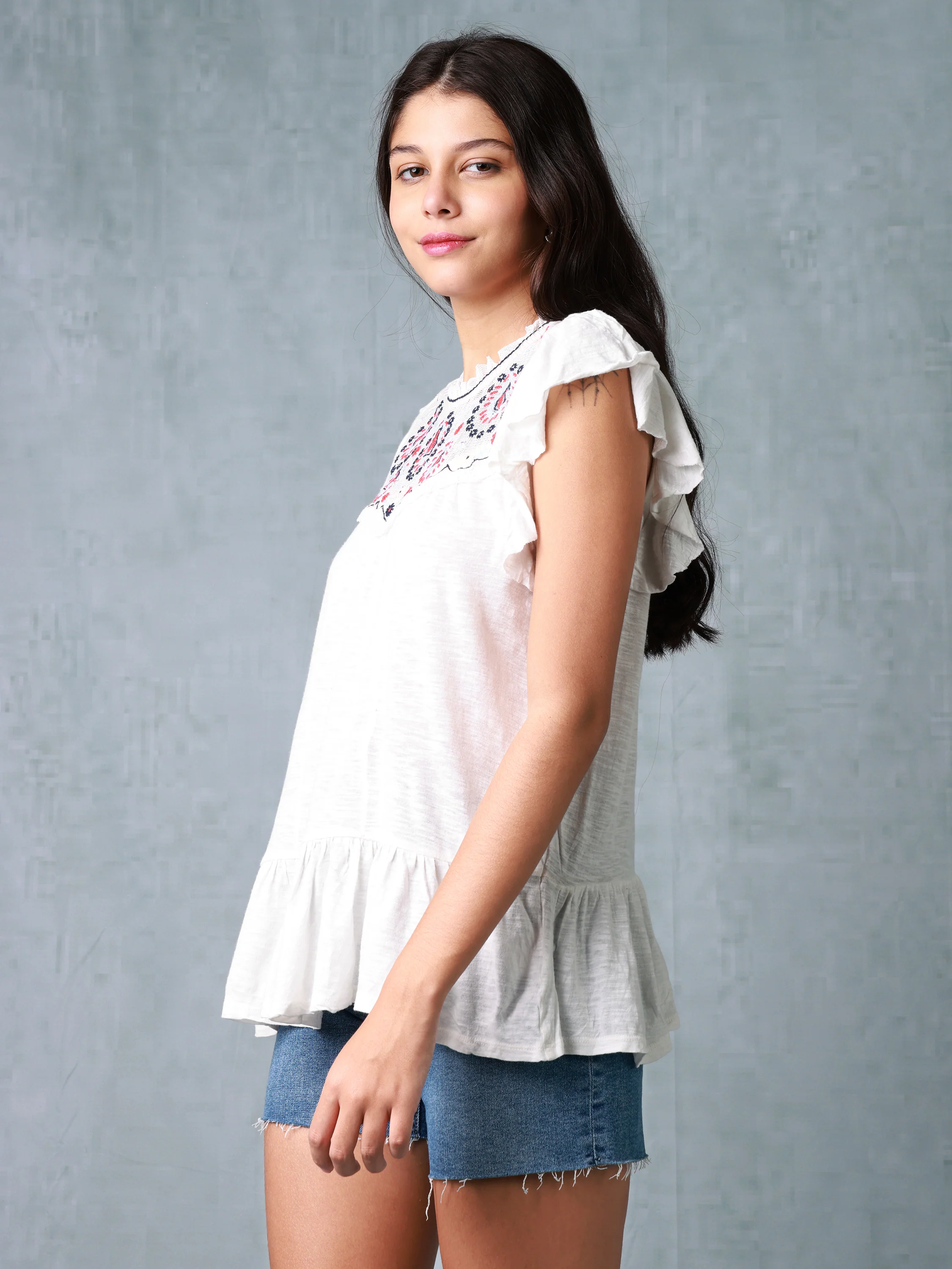 Women White & Red Embroidered Top - Image 4