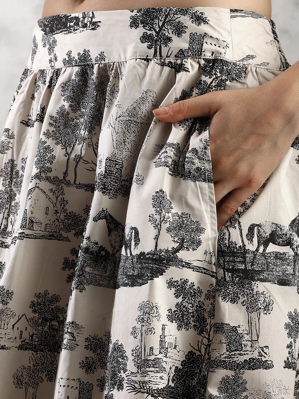 Women White Printed Chic Skirt - Image 4