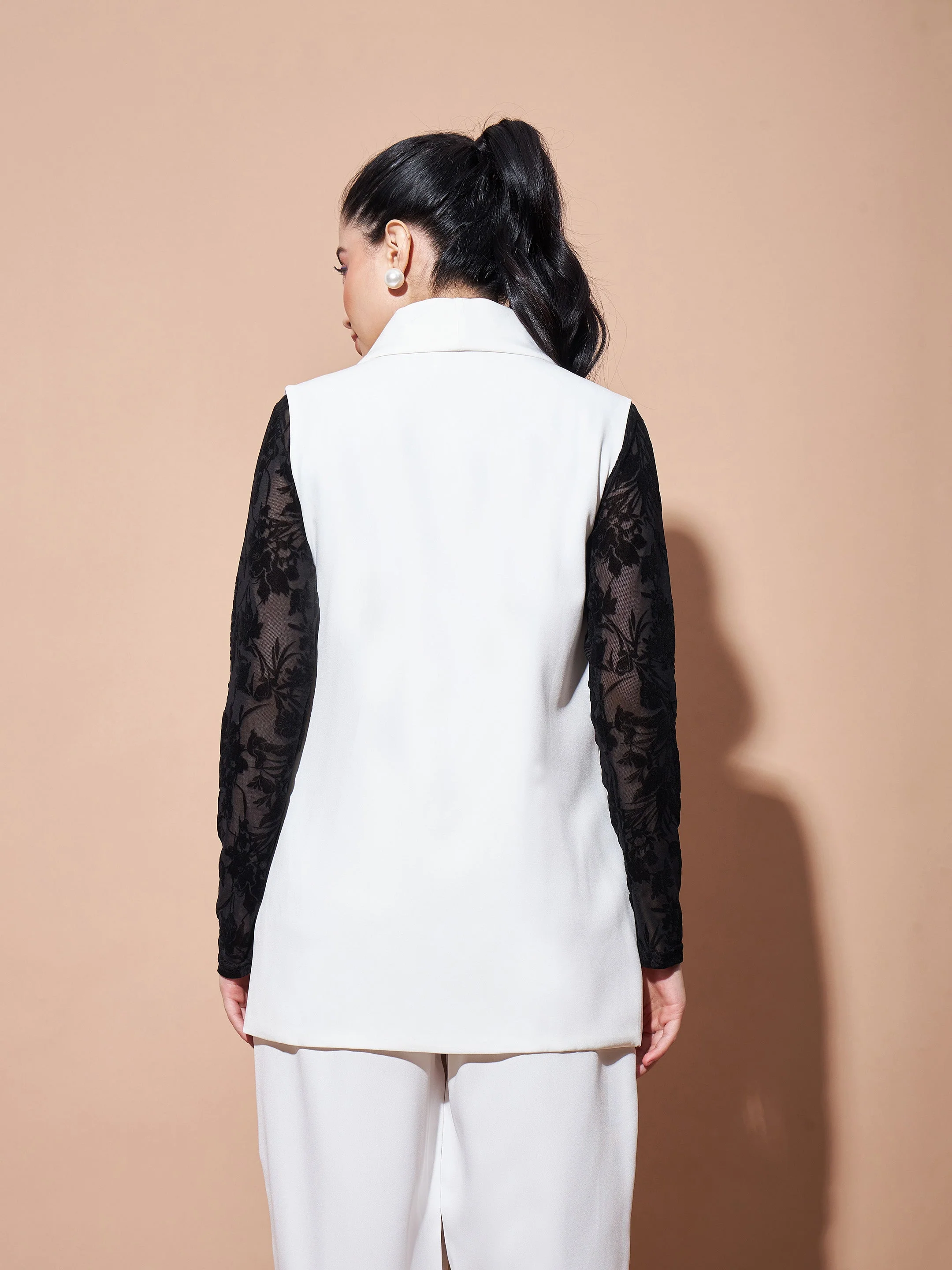 Women White Show Pocket Sleeveless Longline Blazer - Image 2