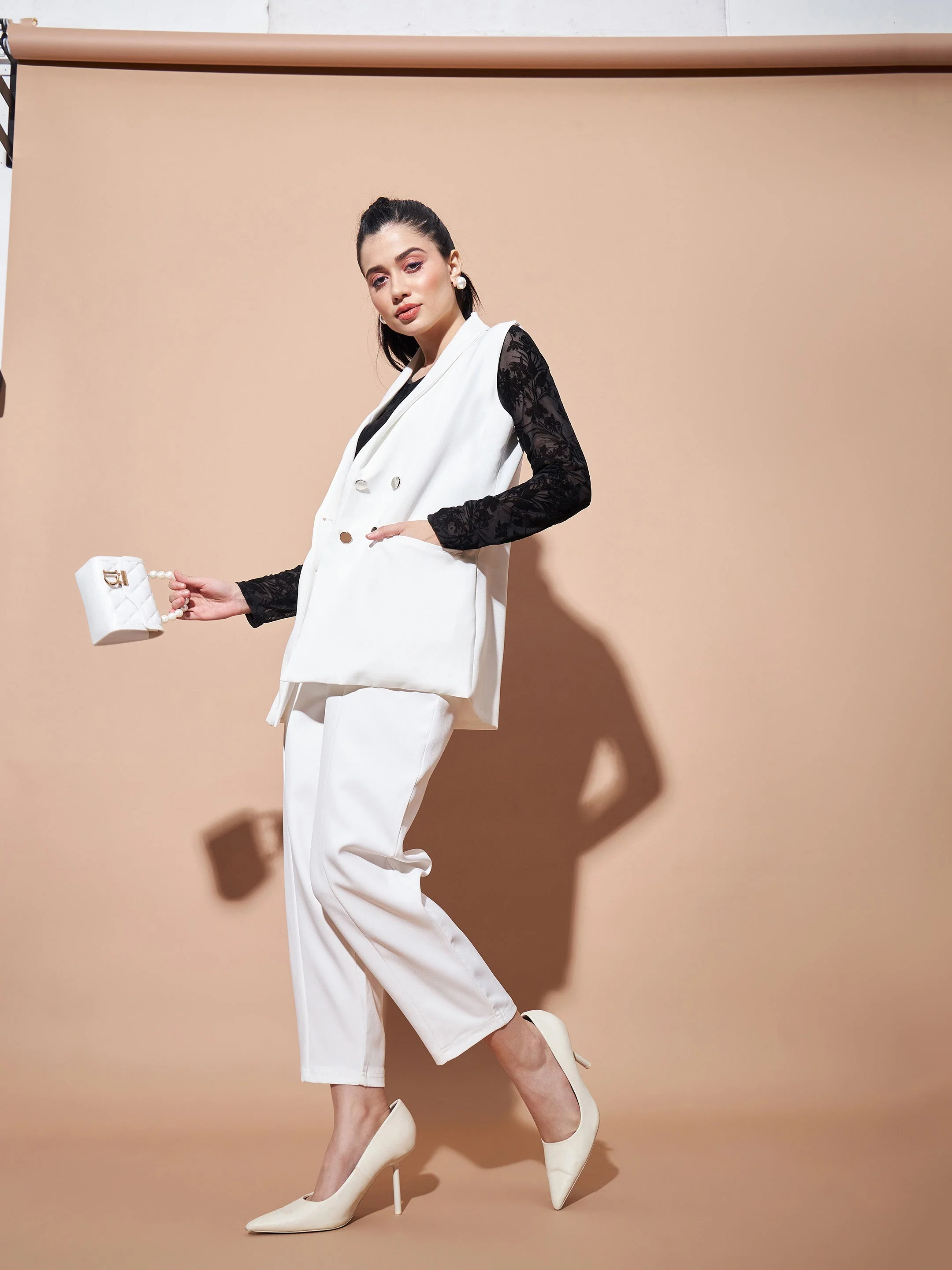 Women White Show Pocket Sleeveless Longline Blazer - Image 4