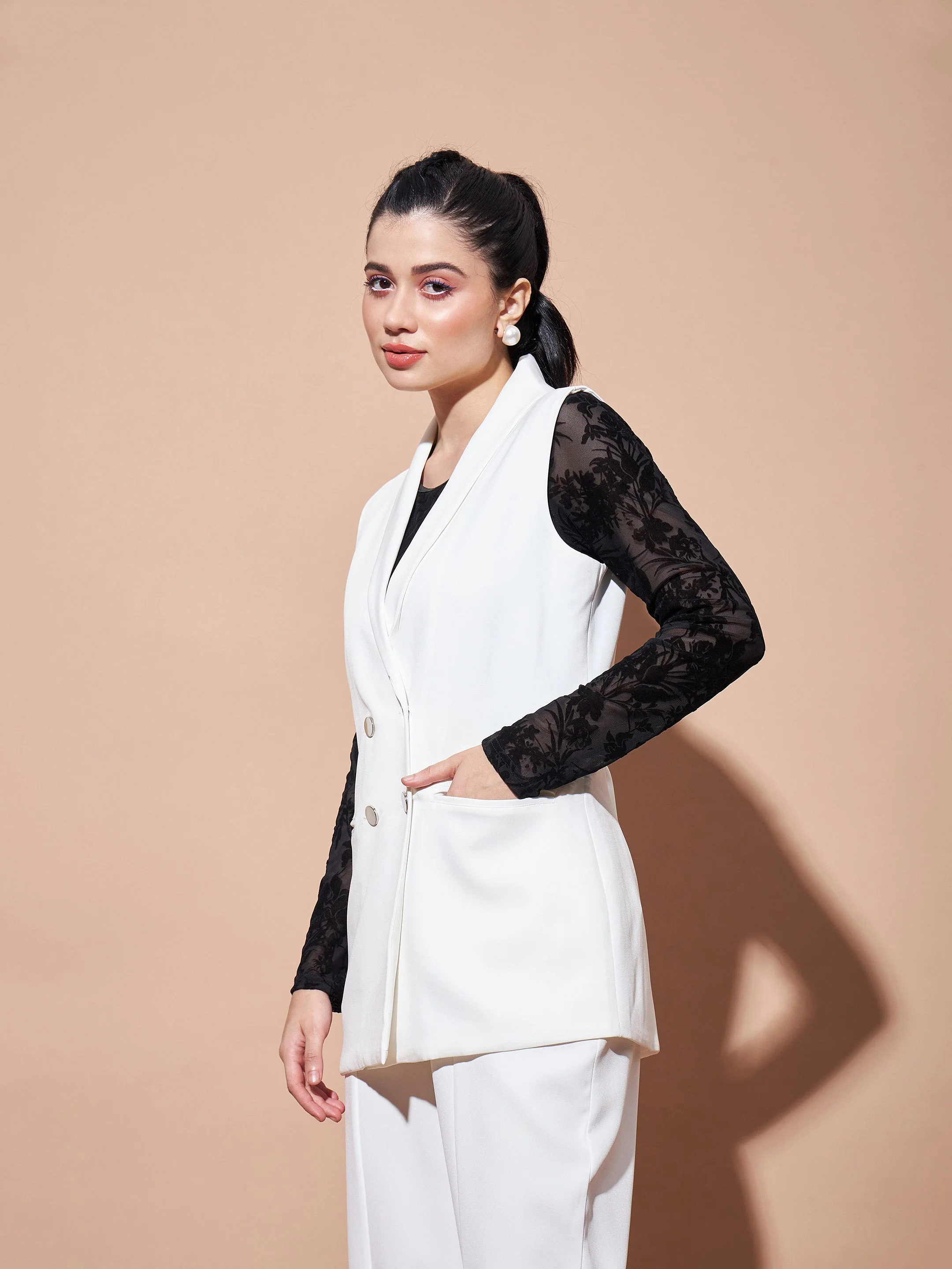 Women White Show Pocket Sleeveless Longline Blazer - Image 5