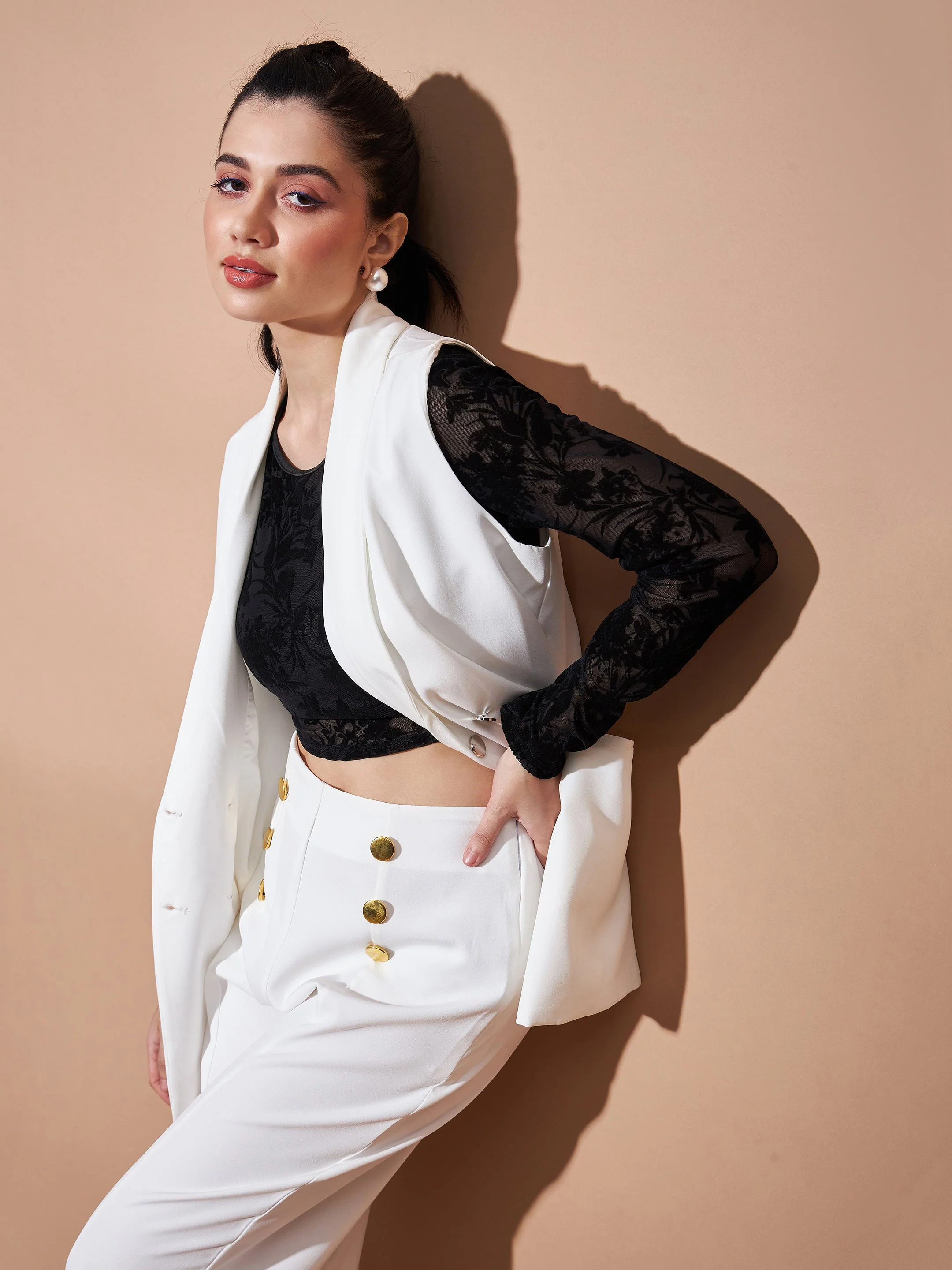 Women White Show Pocket Sleeveless Longline Blazer - Image 6