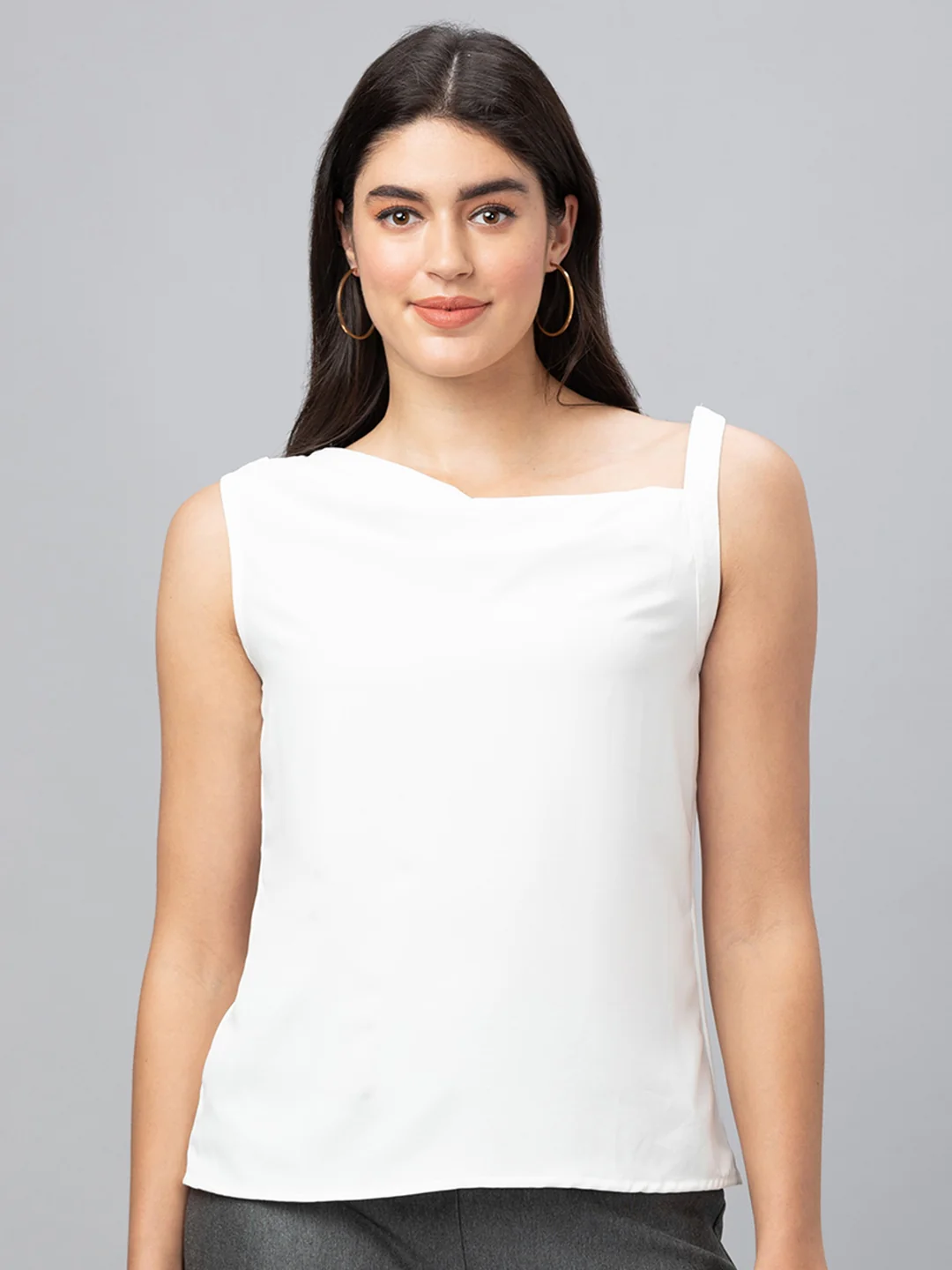 Women White Solid Sleeveless Top