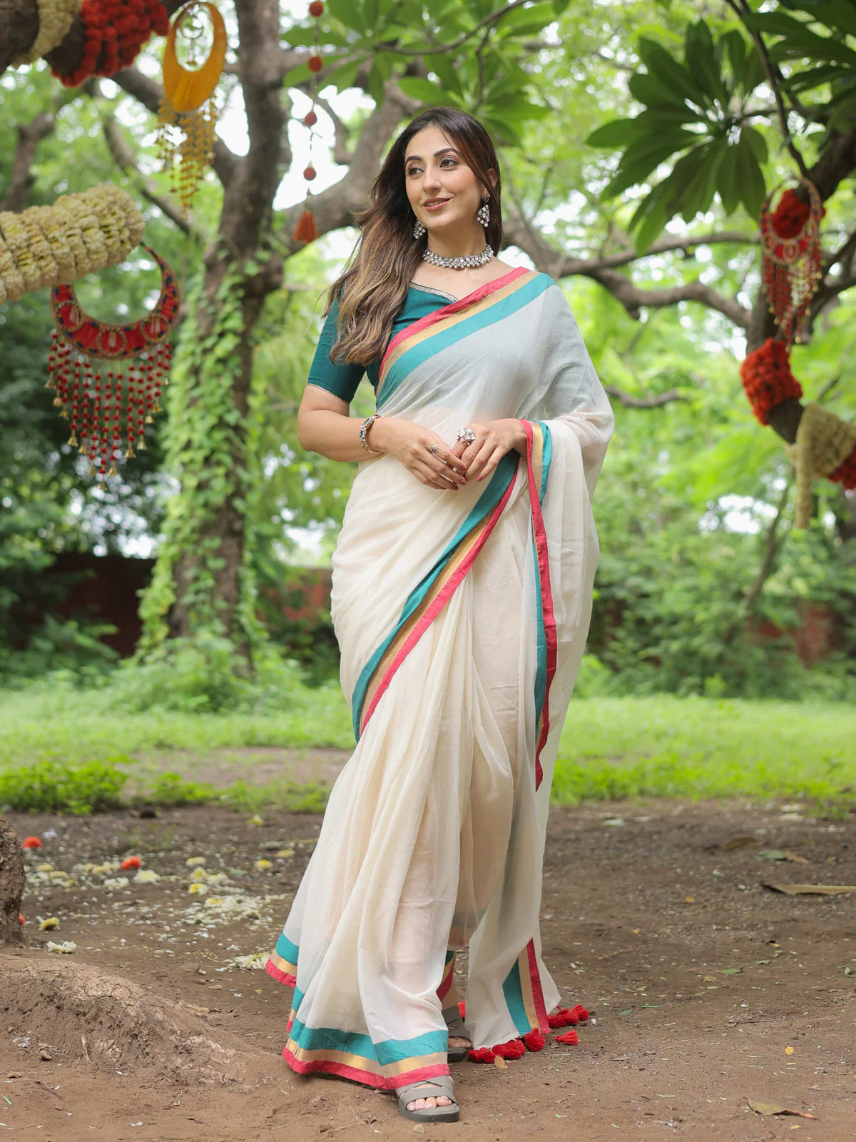 Women White Try Color Mul Cotton Saree - Image 4