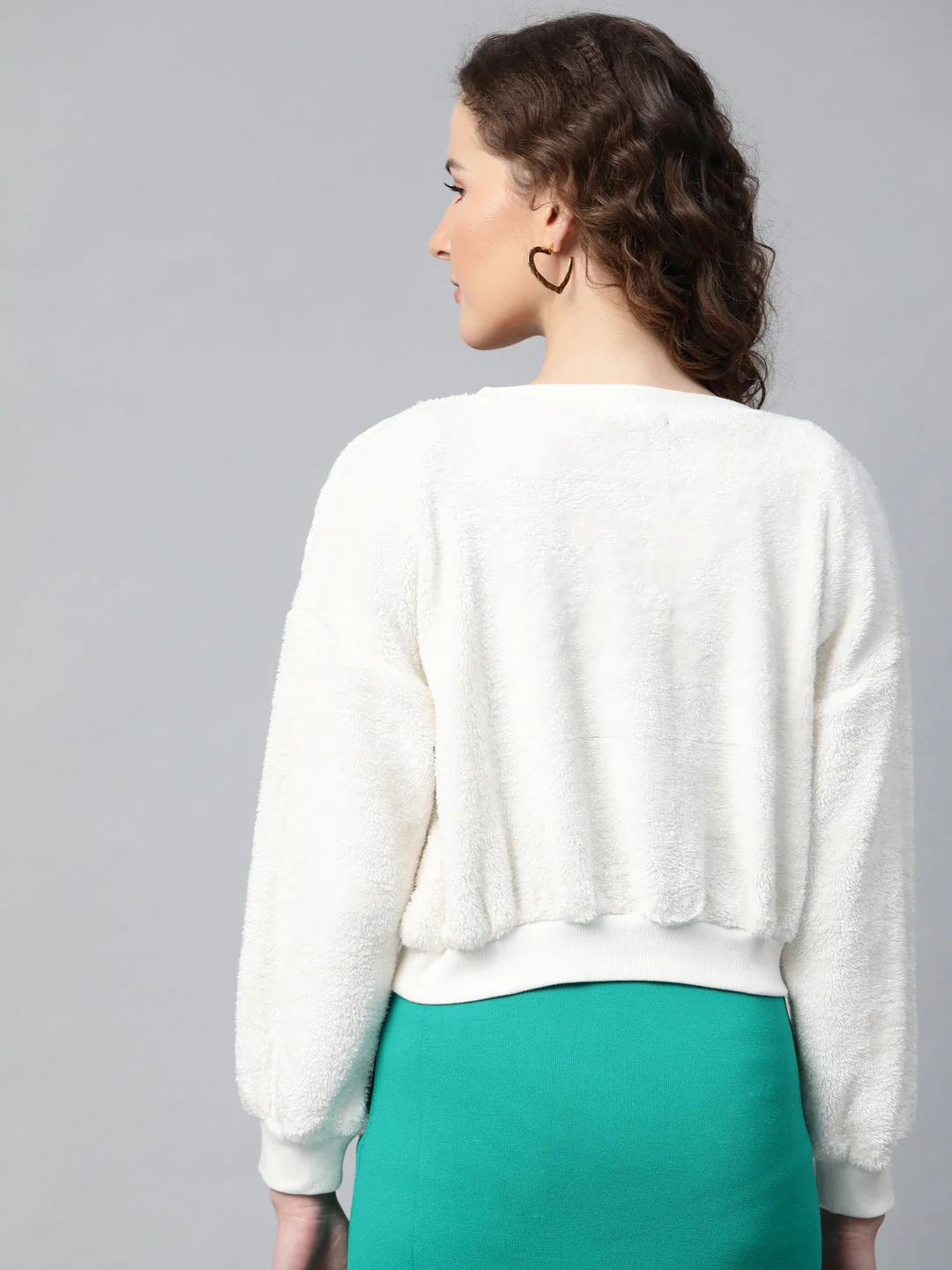 Women White V-Neck Faux Fur Crop Sweatshirt - Image 3