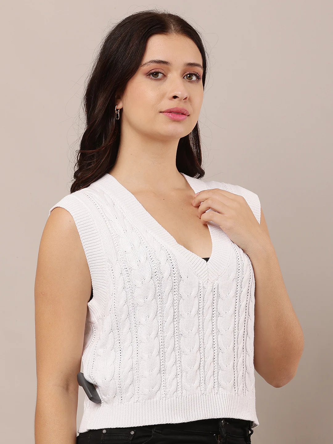 Women White V-Neck Sleeveless Knitted Sweater - Image 2