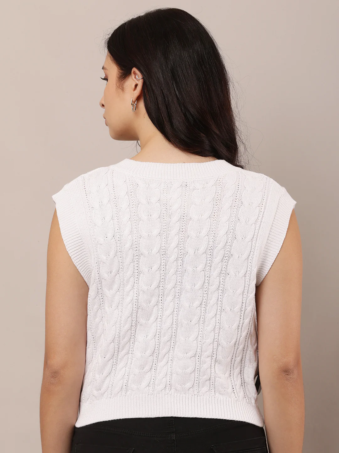 Women White V-Neck Sleeveless Knitted Sweater - Image 4
