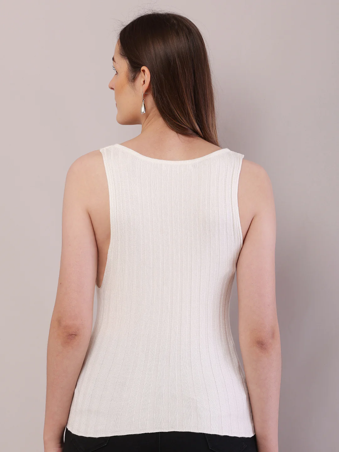 Women white viscose V-neck sleeveless crop top - Image 4