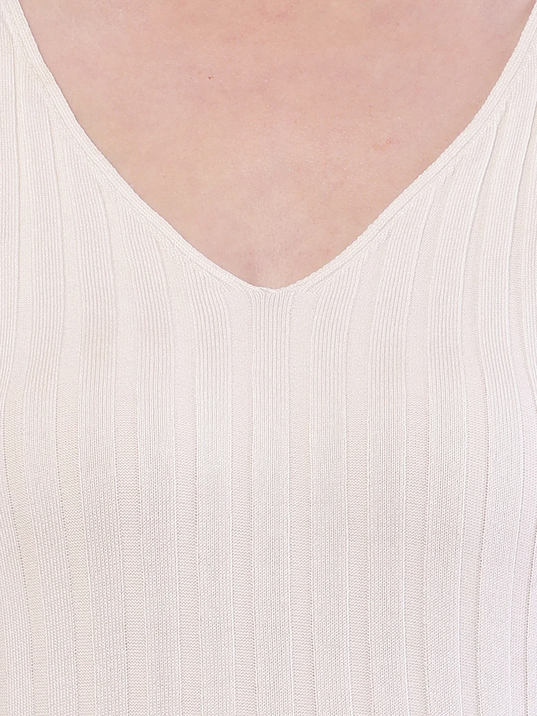 Women white viscose V-neck sleeveless crop top - Image 5