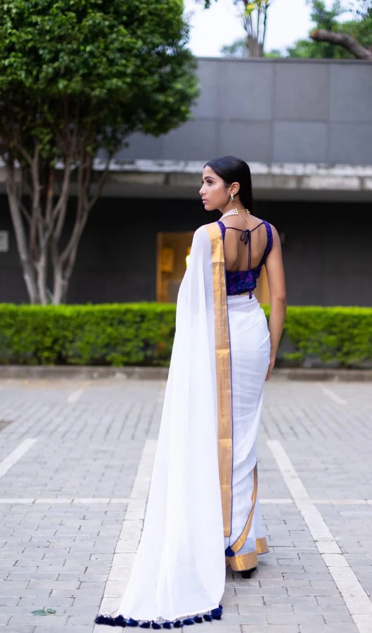 Women White Zari Border Mul Cotton Saree - Image 3