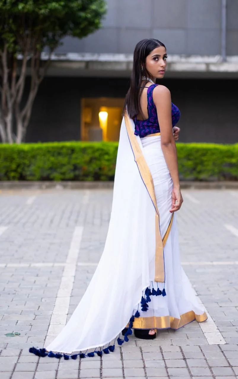 Women White Zari Border Mul Cotton Saree - Image 4
