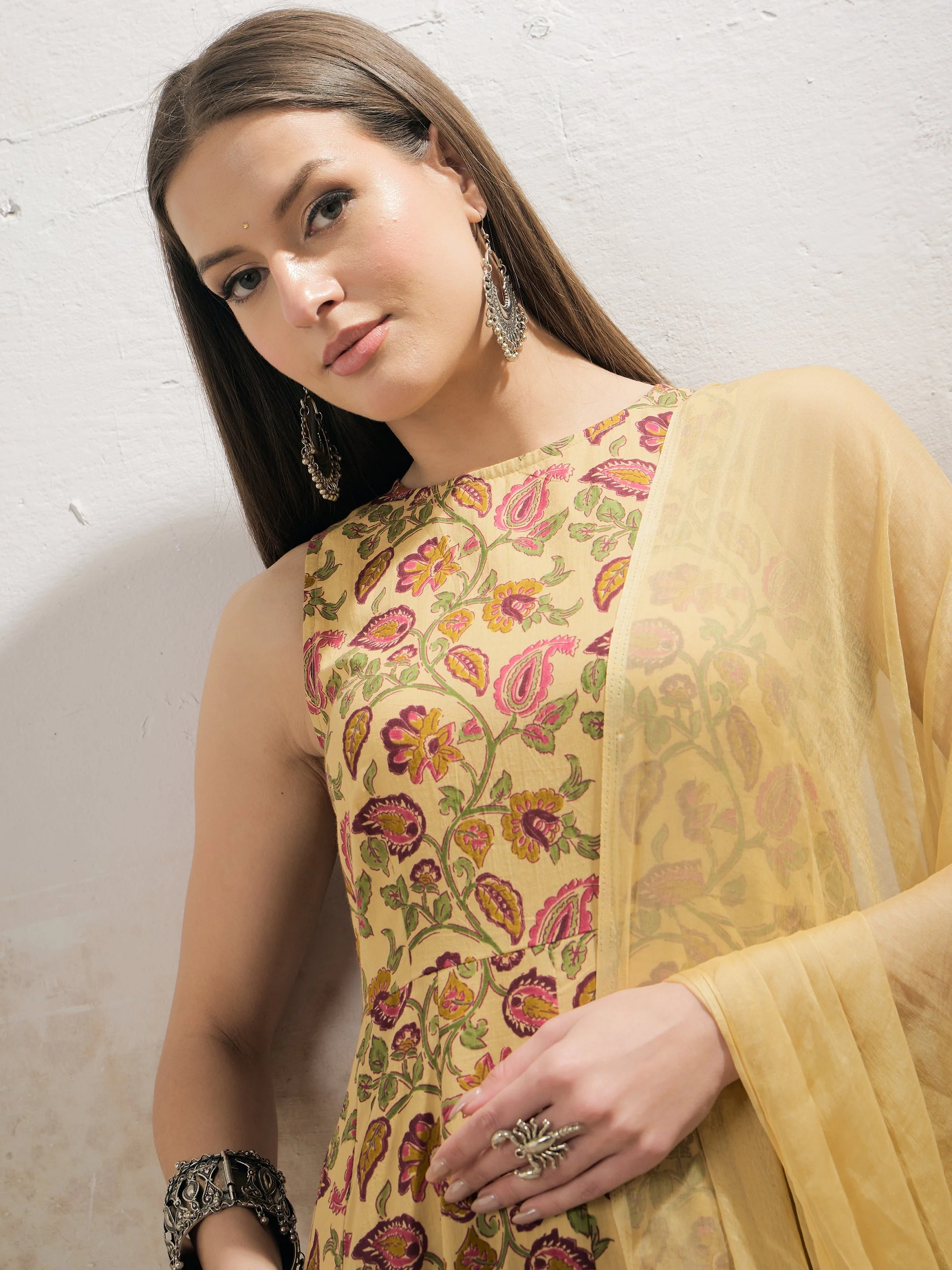 Women Yellow Floral Sleeveless Kurta With Pencil Pants & Dupatta - Image 4