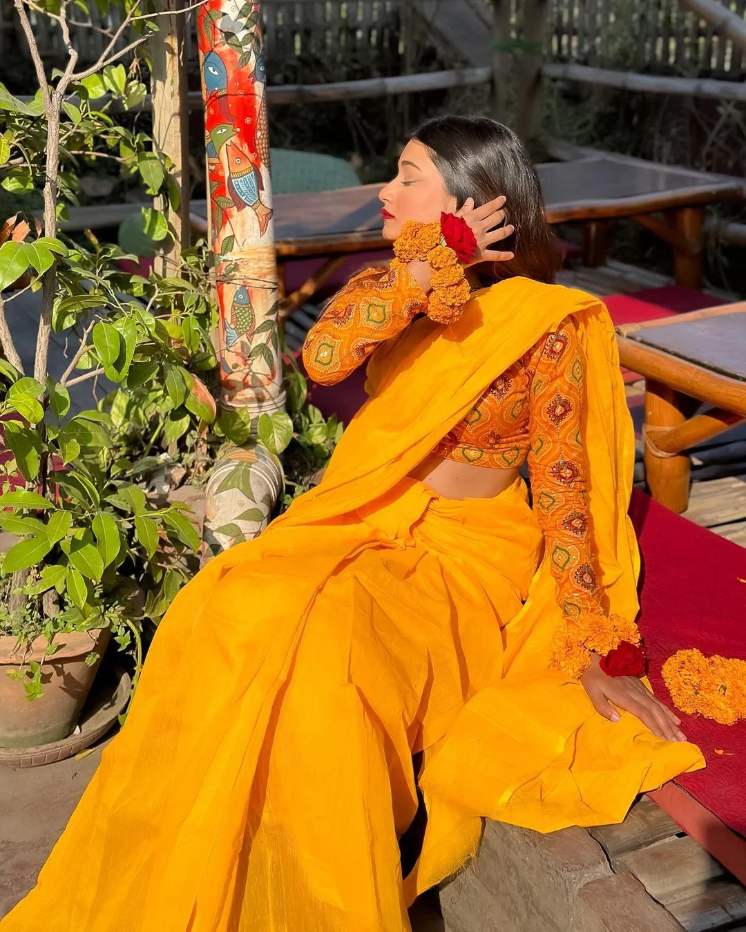 Women Yellow Solid Cotton Saree - Image 3