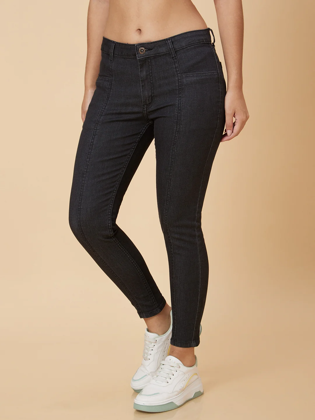 Women Black Skinny Fit Mid Rise Jeans - Image 4