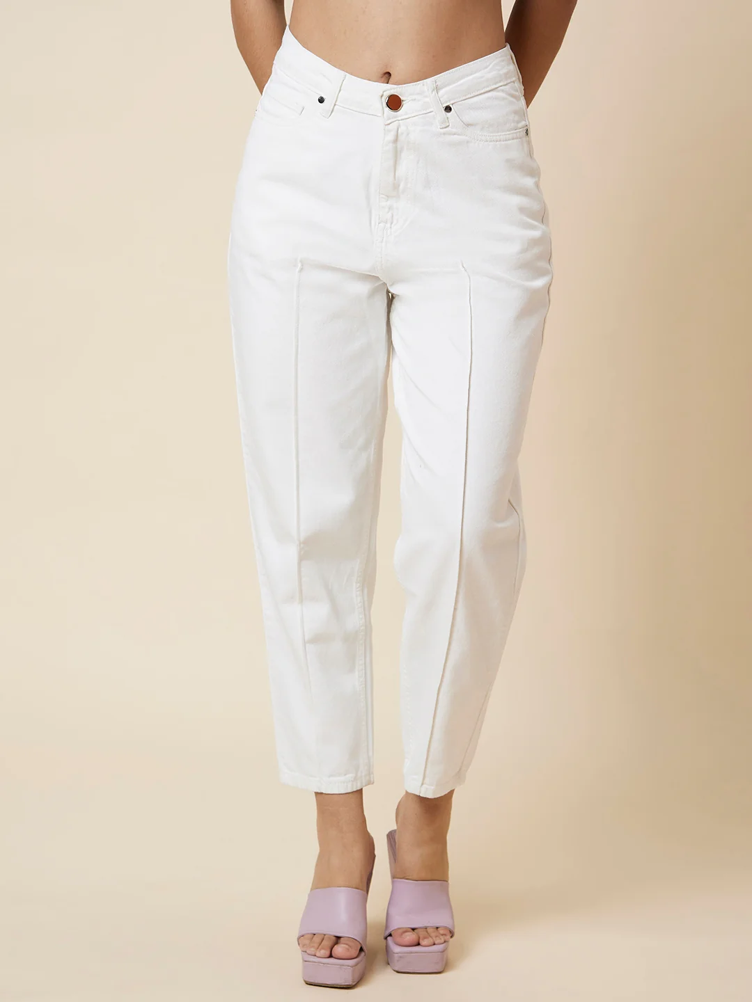 Women White Mid Rise Boyfriend Fit Cropped Jeans - Image 2